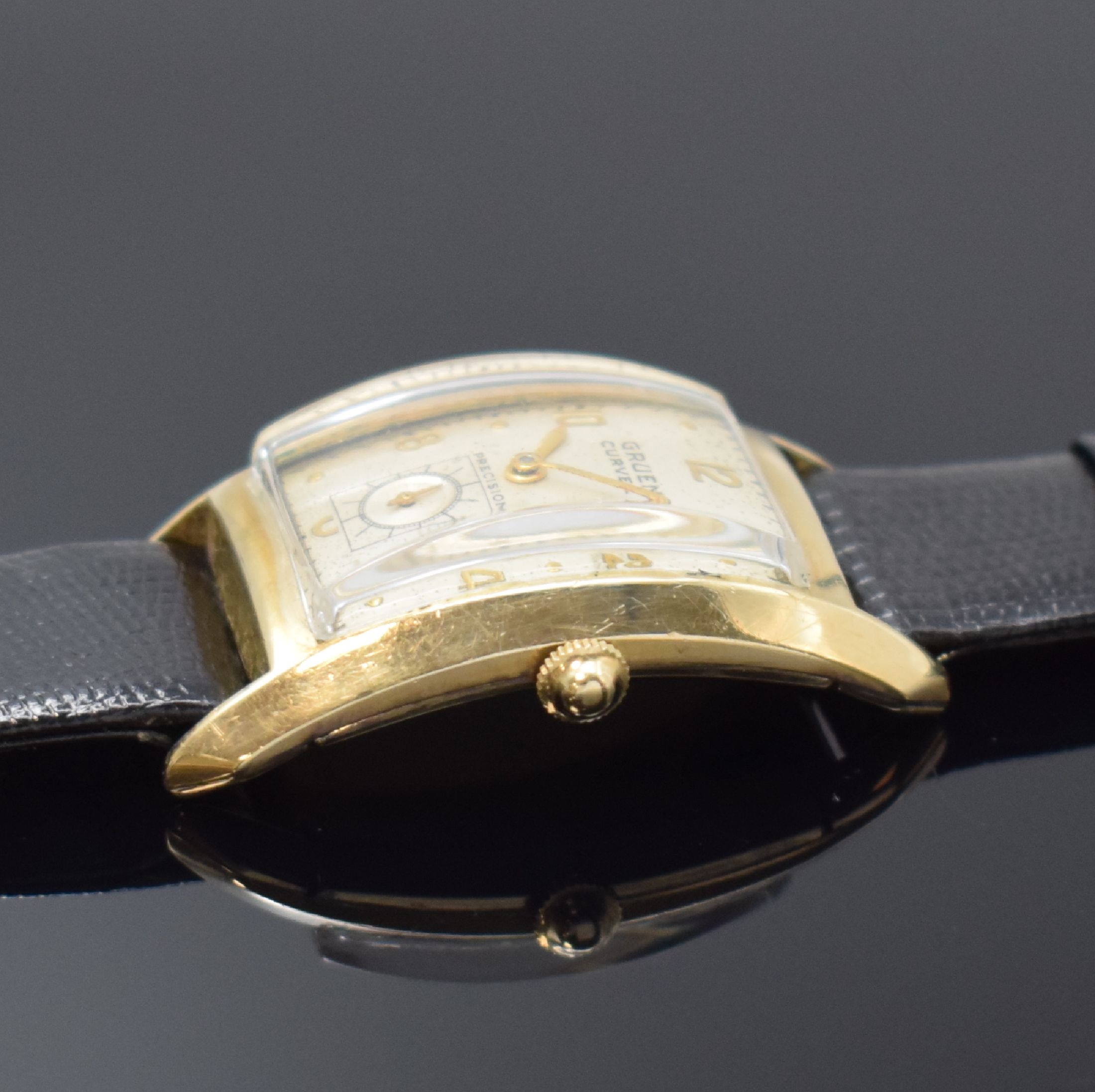 Detail c: GRUEN Curvex Precision 2 rechteckige Armbanduhren in 10k goldfilled, Schweiz / USA um 1945, Handaufzug, 2-tlg. Geh. Ref. 440 -448 u. 440-449, Böden ...