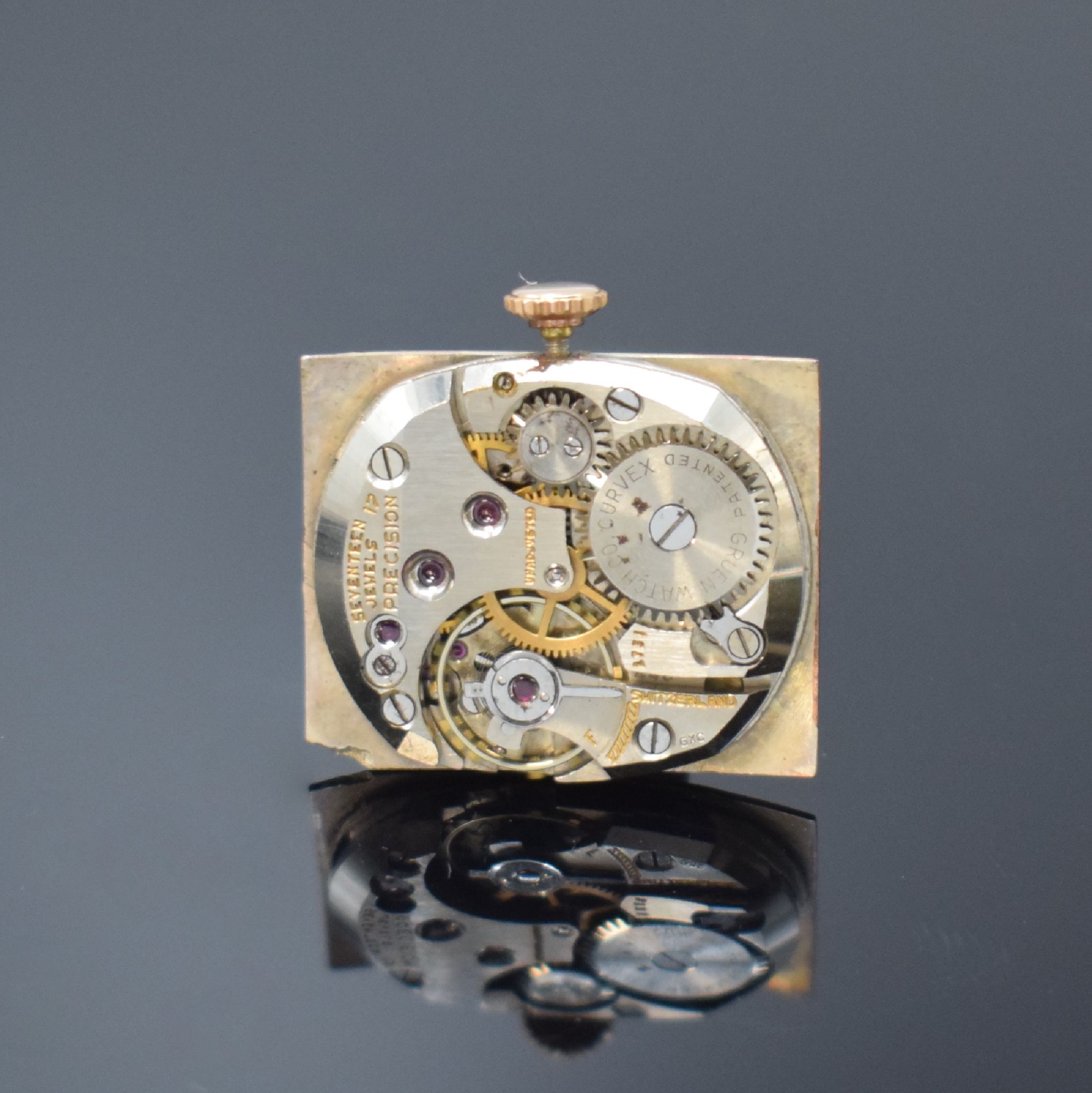 Detail i: GRUEN Curvex Precision 2 rechteckige Armbanduhren in 10k goldfilled, Schweiz / USA um 1945, Handaufzug, 2-tlg. Geh. Ref. 440 -448 u. 440-449, Böden ...