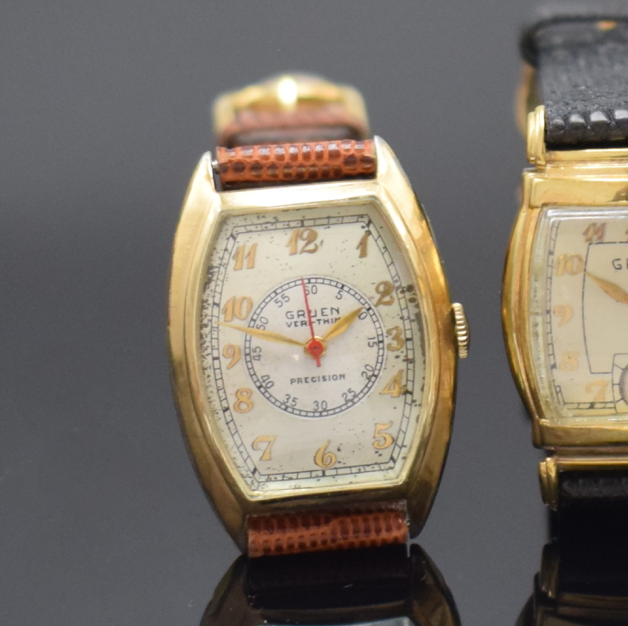 Detail a: GRUEN 3 10k-goldfilled Armbanduhren, Schweiz / USA um 1945, Handaufzug, 2-tlg. tonneau- förm. Geh., Böden in Stahl / goldfilled aufgedr., silb. ...