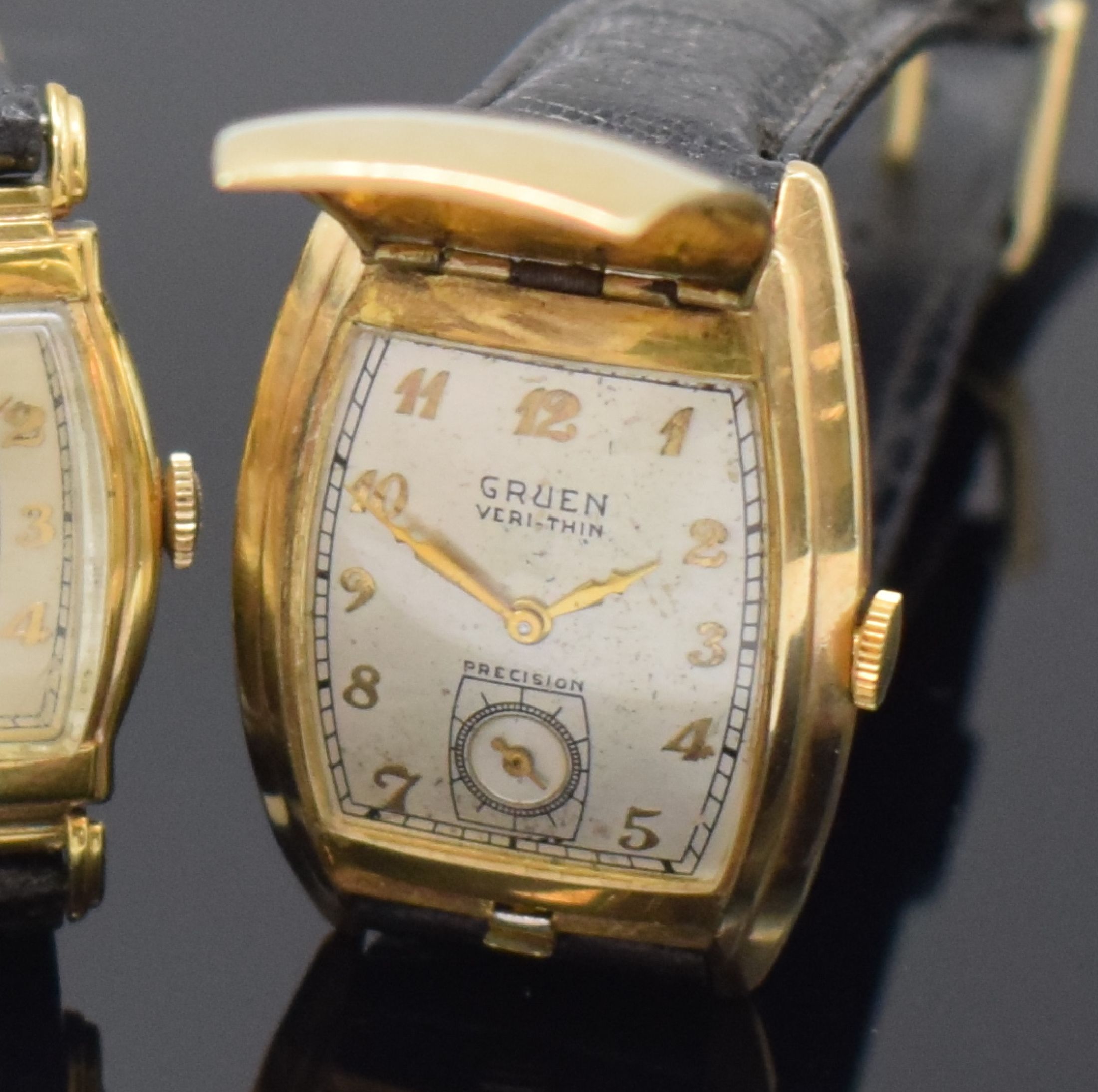 Detail c: GRUEN 3 10k-goldfilled Armbanduhren, Schweiz / USA um 1945, Handaufzug, 2-tlg. tonneau- förm. Geh., Böden in Stahl / goldfilled aufgedr., silb. ...