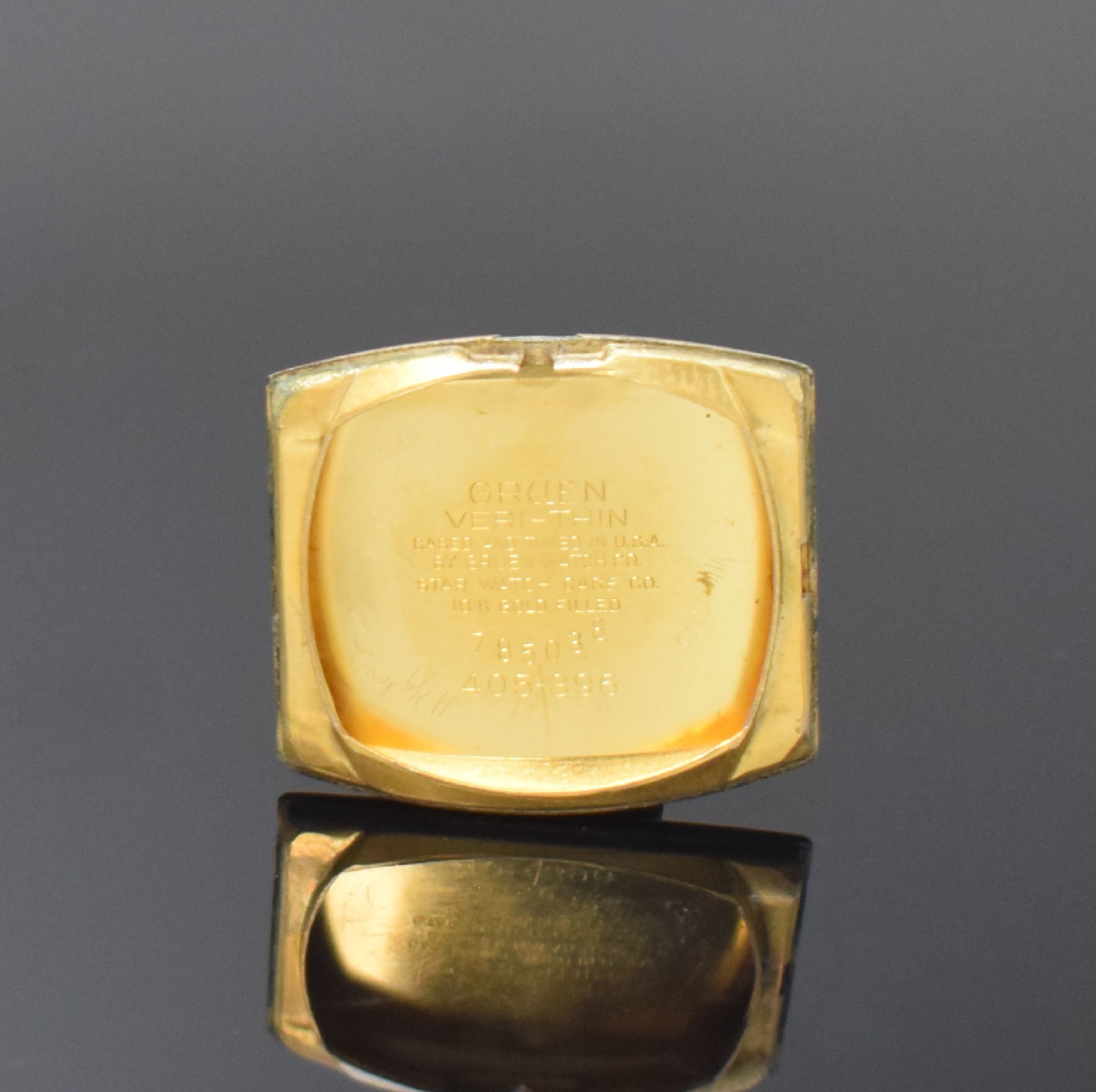Detail e: GRUEN 3 10k-goldfilled Armbanduhren, Schweiz / USA um 1945, Handaufzug, 2-tlg. tonneau- förm. Geh., Böden in Stahl / goldfilled aufgedr., silb. ...