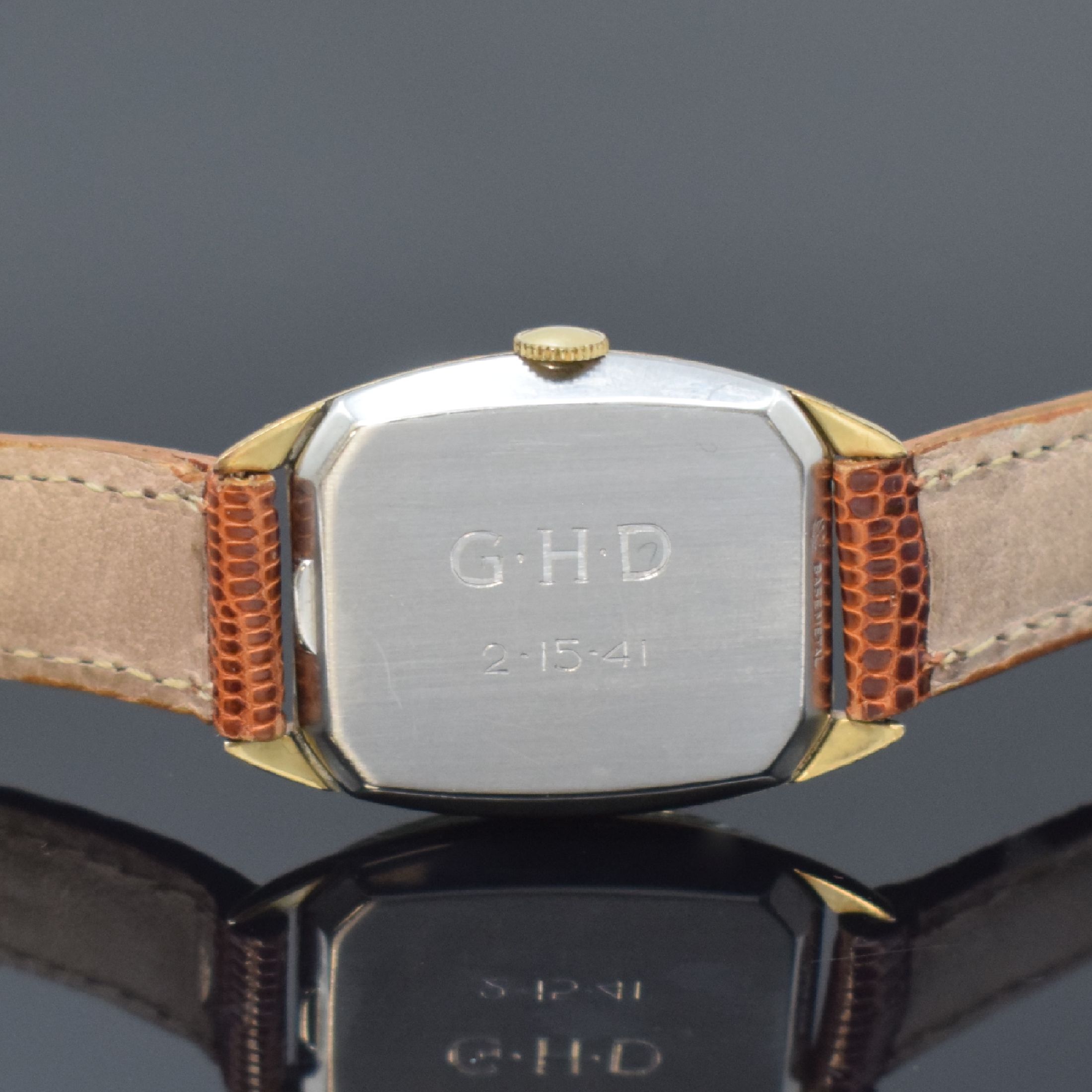 Detail k: GRUEN 3 10k-goldfilled Armbanduhren, Schweiz / USA um 1945, Handaufzug, 2-tlg. tonneau- förm. Geh., Böden in Stahl / goldfilled aufgedr., silb. ...