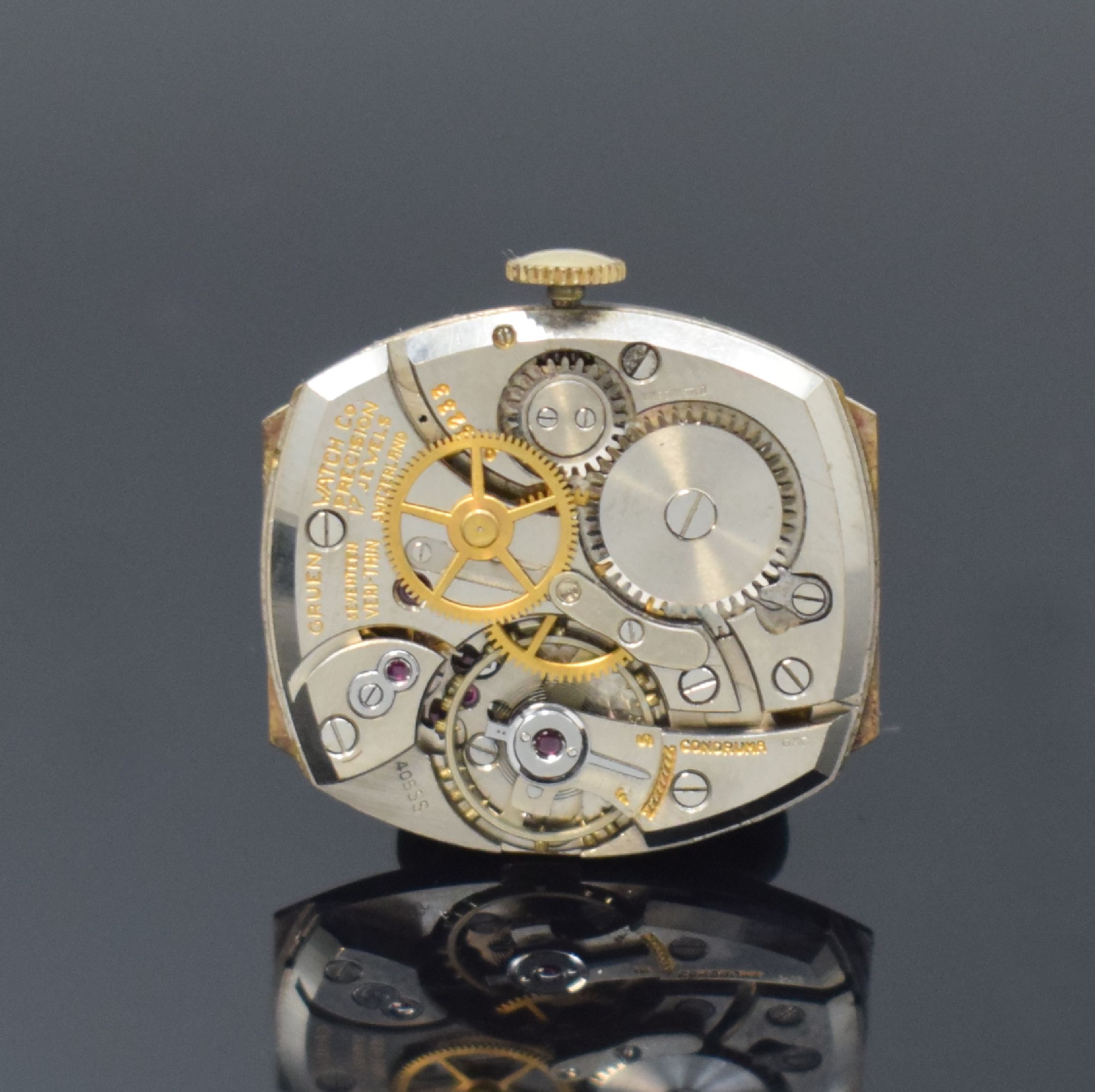 Detail m: GRUEN 3 10k-goldfilled Armbanduhren, Schweiz / USA um 1945, Handaufzug, 2-tlg. tonneau- förm. Geh., Böden in Stahl / goldfilled aufgedr., silb. ...