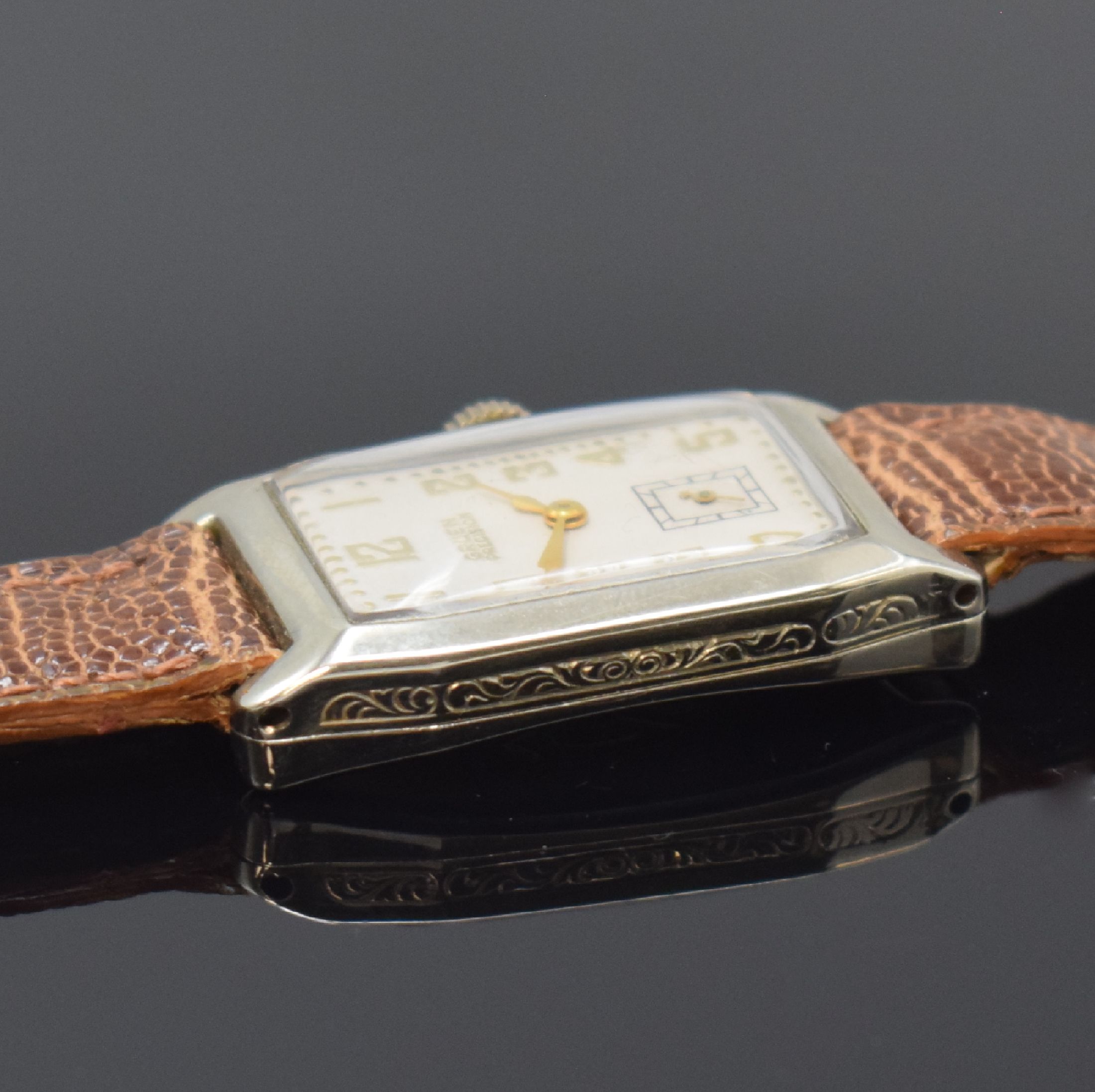 Detail c: GRUEN Precision rechteckige Armbanduhr in WG 14k, Schweiz / USA um 1925, Handaufzug, 2- tlg. Geh., Boden m. Widmungsgrav. aufgedr., silb. Zifferbl. ...