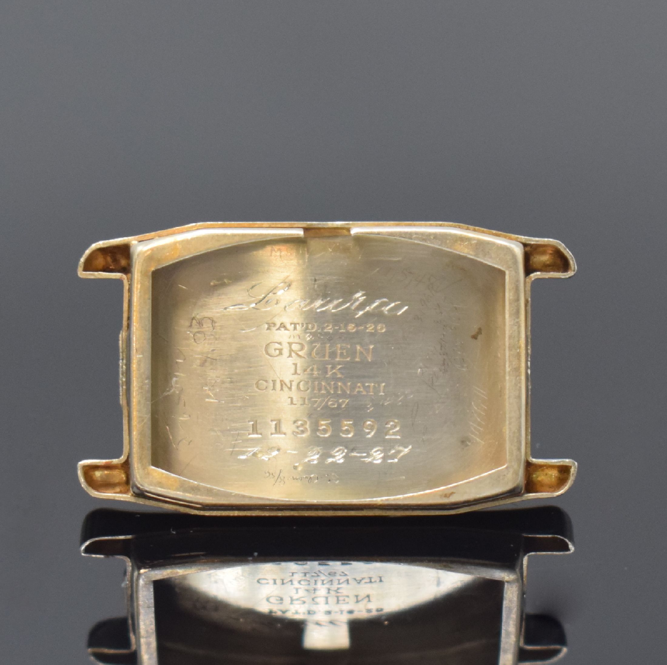 Detail e: GRUEN Precision rechteckige Armbanduhr in WG 14k, Schweiz / USA um 1925, Handaufzug, 2- tlg. Geh., Boden m. Widmungsgrav. aufgedr., silb. Zifferbl. ...