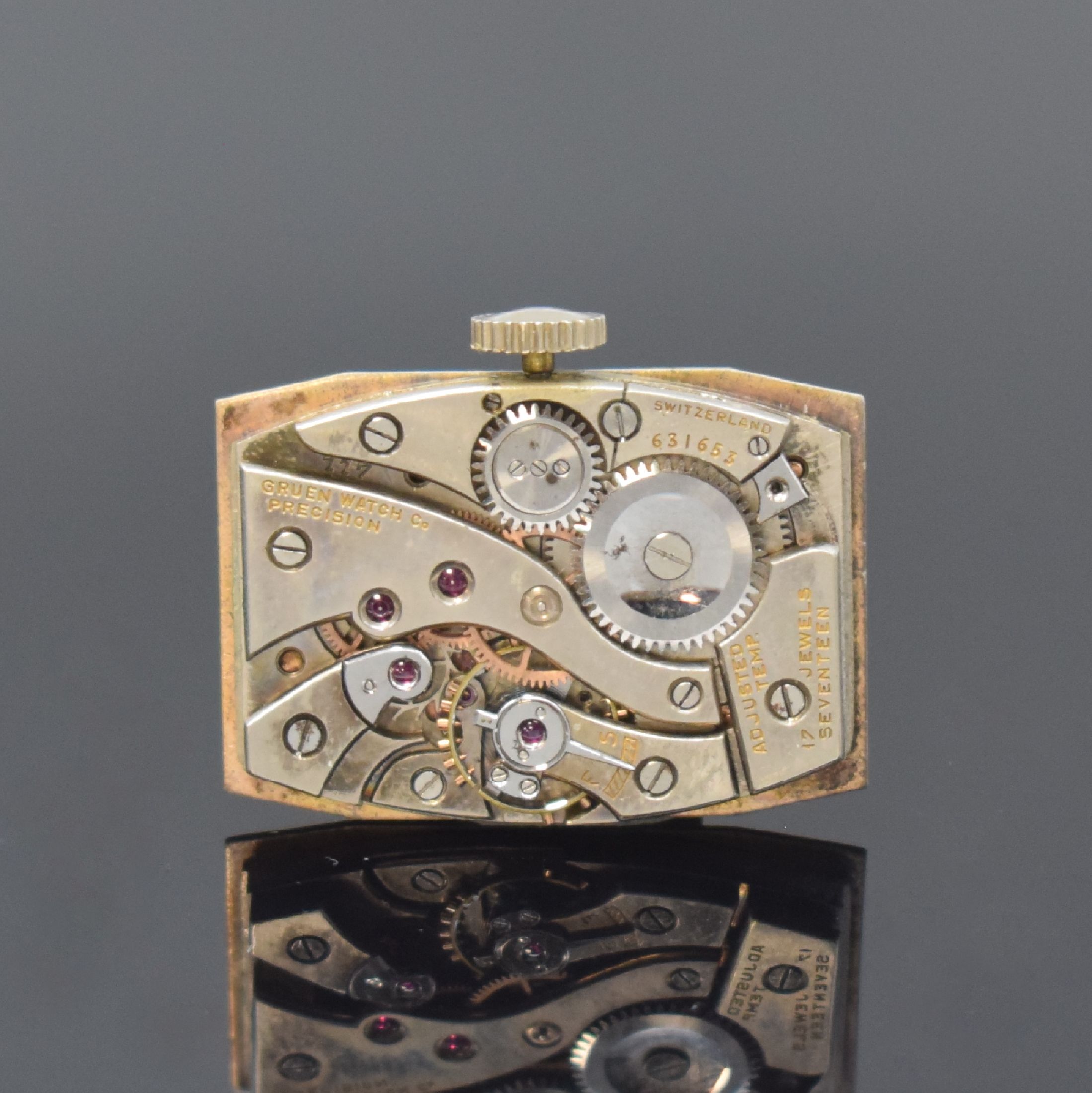 Detail f: GRUEN Precision rechteckige Armbanduhr in WG 14k, Schweiz / USA um 1925, Handaufzug, 2- tlg. Geh., Boden m. Widmungsgrav. aufgedr., silb. Zifferbl. ...