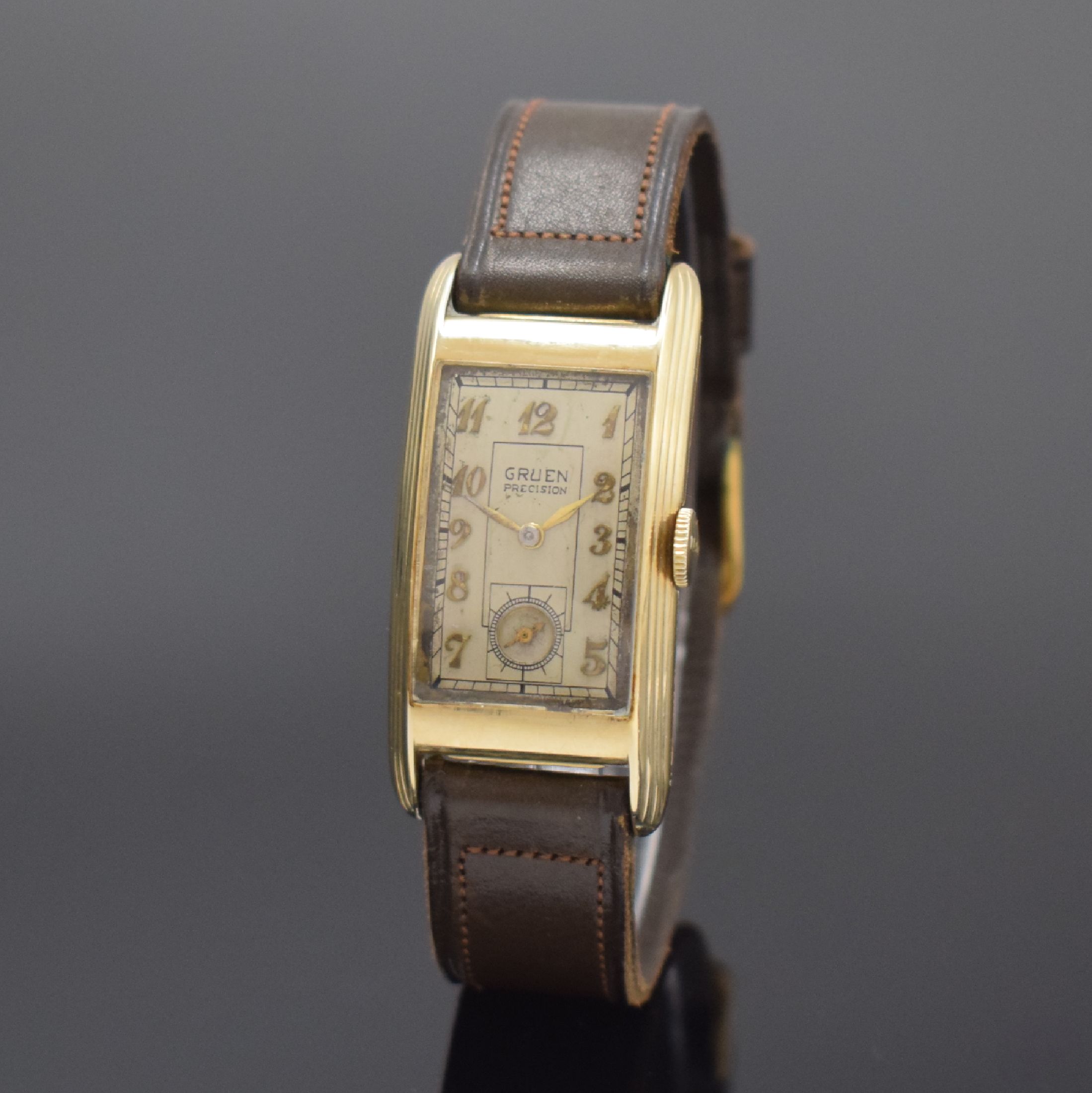 GRUEN Precision rechteckige Armbanduhr in 14k Gelbgold, Schweiz / USA um 1940, Handaufzug, 2-tlg. Geh., gestufte Seiten, Boden aufgedr., silb. ...
