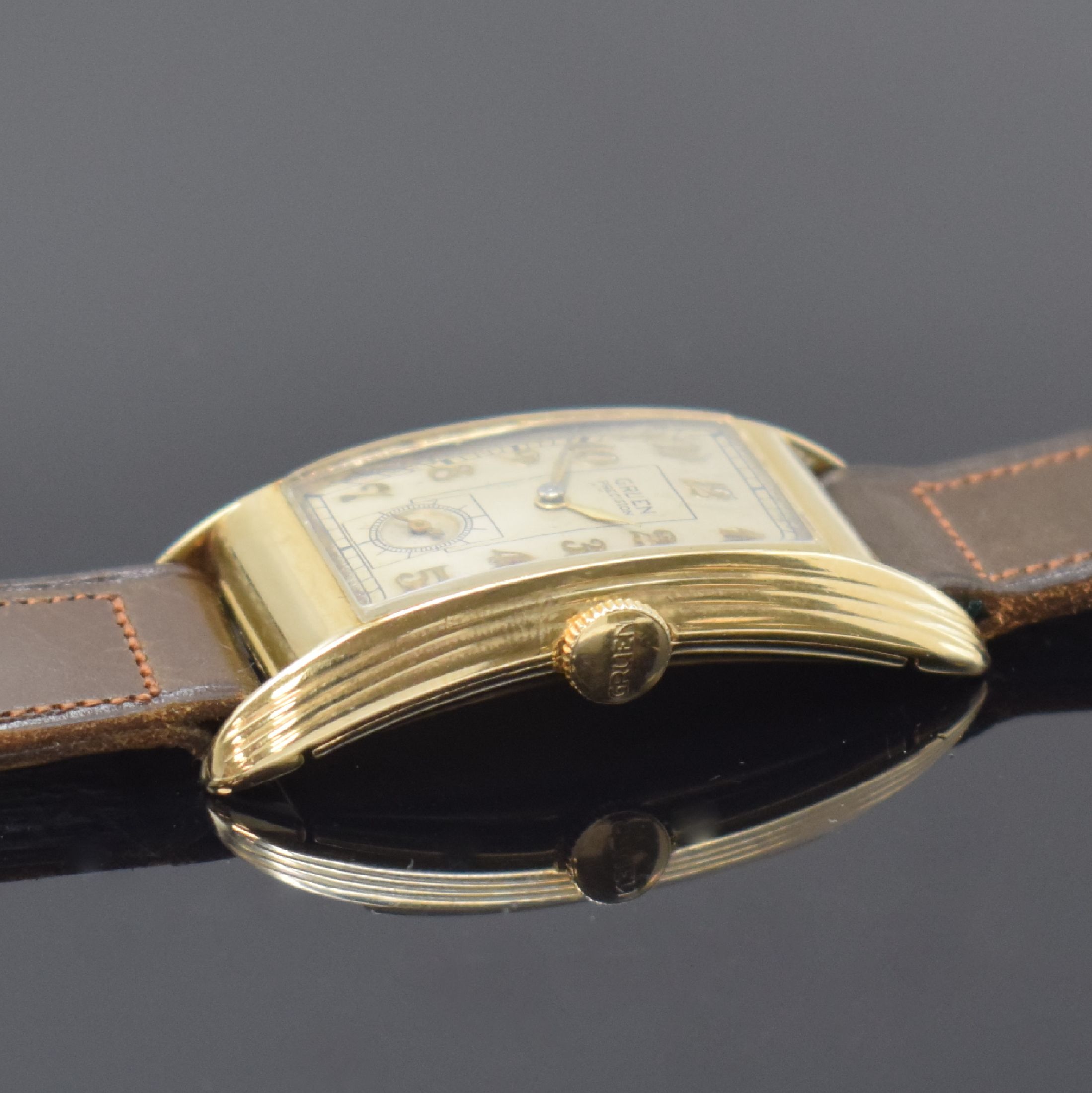 Detail b: GRUEN Precision rechteckige Armbanduhr in 14k Gelbgold, Schweiz / USA um 1940, Handaufzug, 2-tlg. Geh., gestufte Seiten, Boden aufgedr., silb. ...