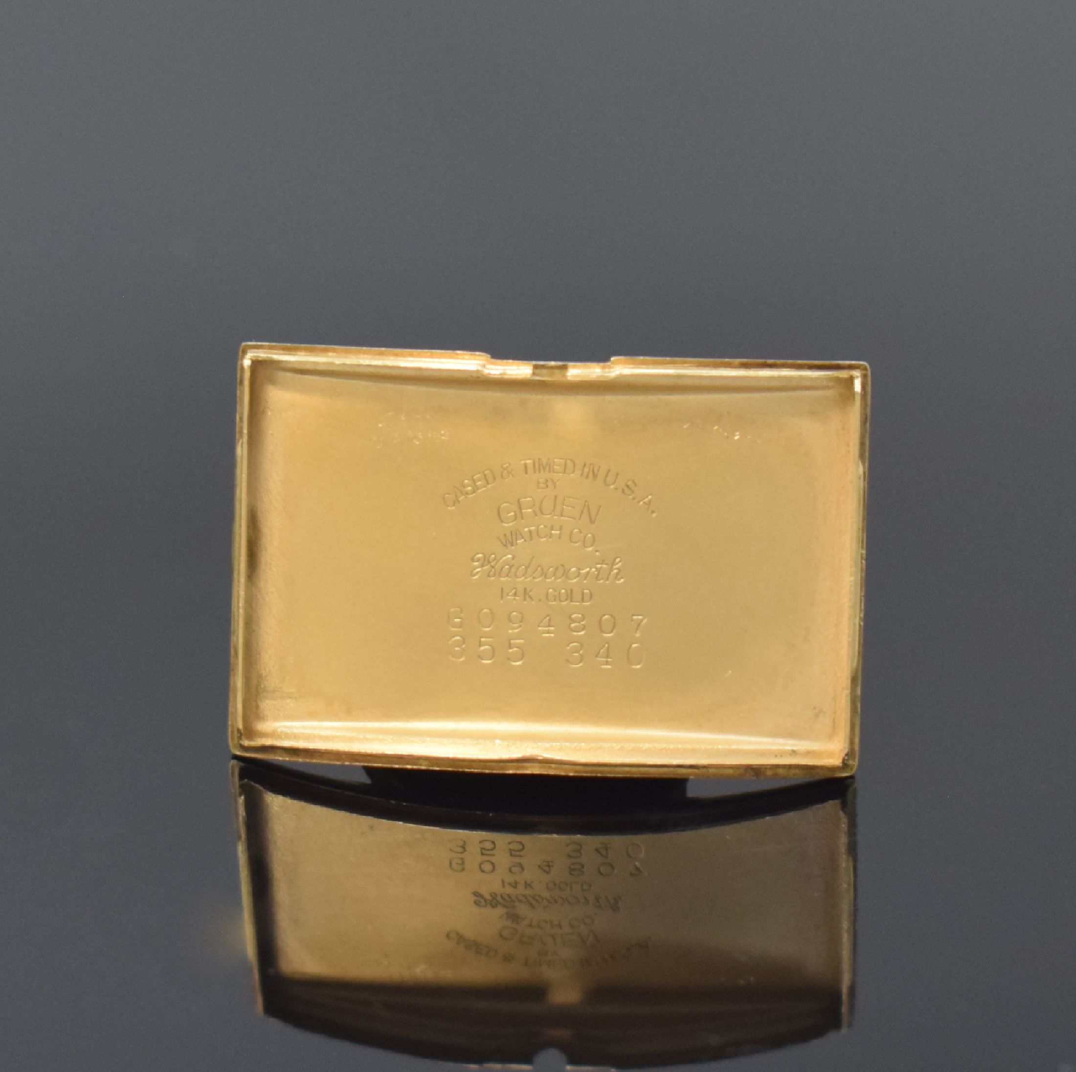 Detail e: GRUEN Precision rechteckige Armbanduhr in 14k Gelbgold, Schweiz / USA um 1940, Handaufzug, 2-tlg. Geh., gestufte Seiten, Boden aufgedr., silb. ...