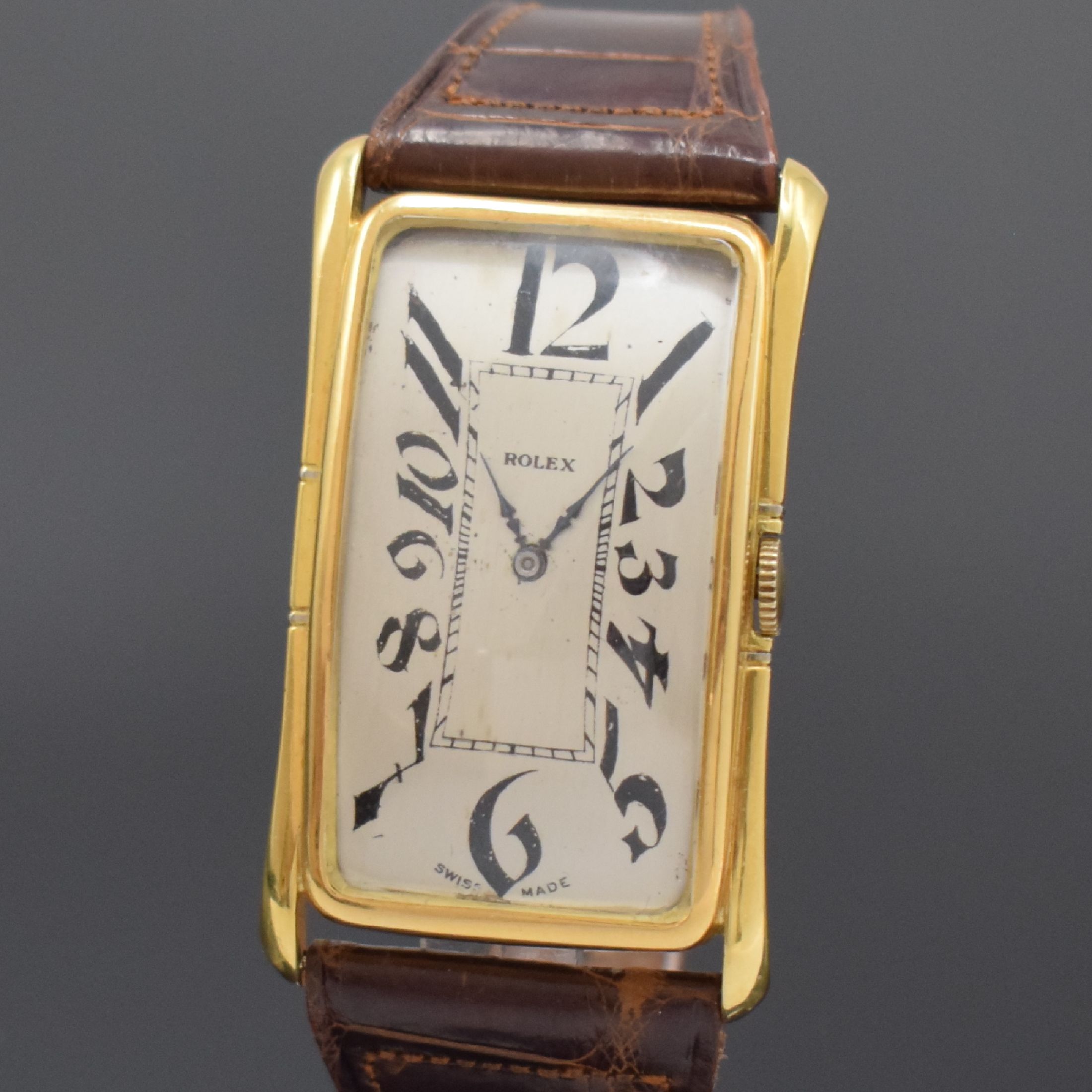 Detail a: ROLEX große rechteckige Armbanduhr in GG 750/000, Schweiz / England um 1920, Handaufzug, 2-tlg. Geh. m. geschweiften Seiten, Boden m. London ...