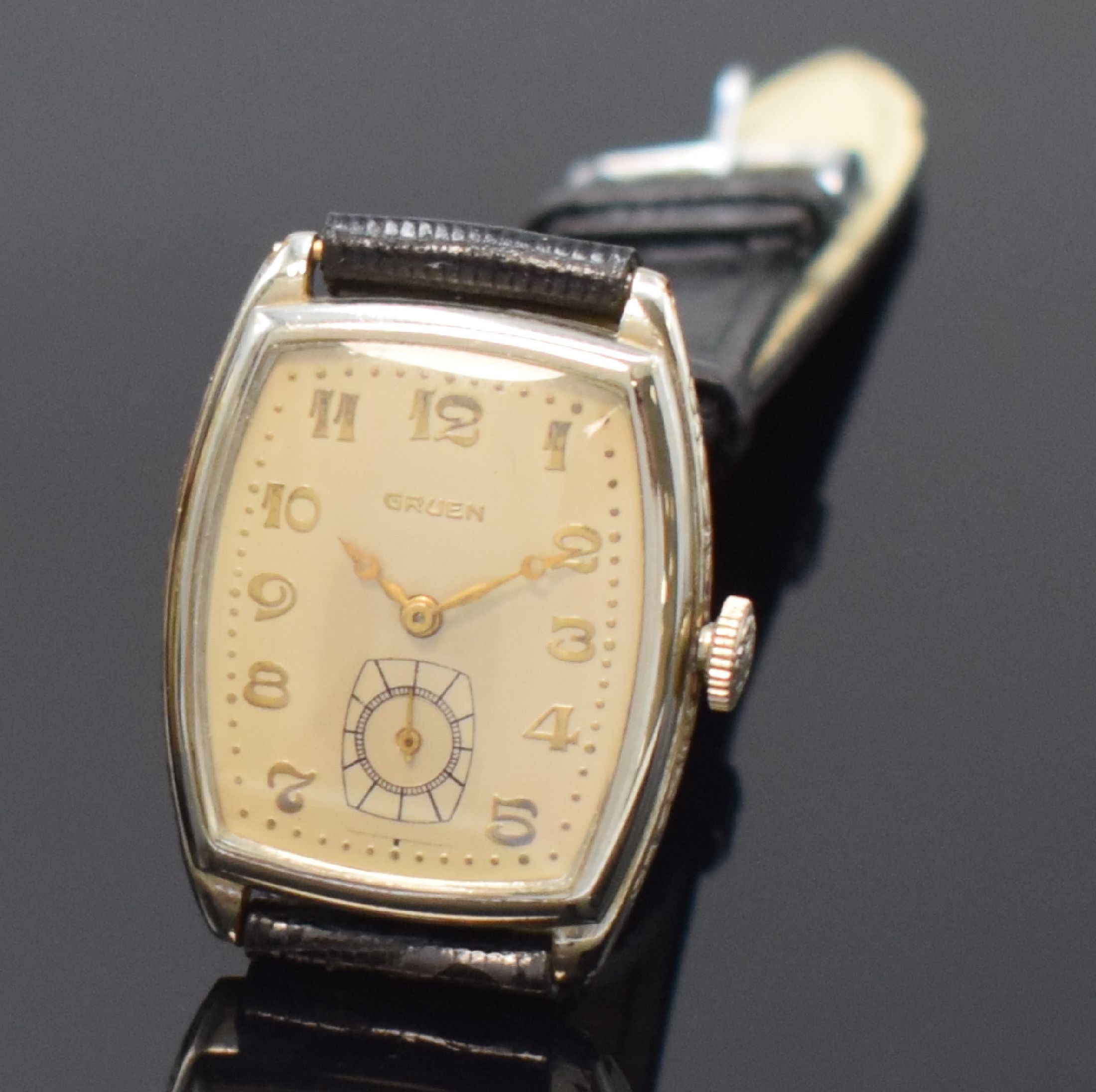 Detail b: GRUEN 2 Armbanduhren in 14k WG/GG-filled, USA / Schweiz um 1925, Handaufzug, tonneau- förm. Geh. m. grav. Rand, Böden aufgedr., silb. ...