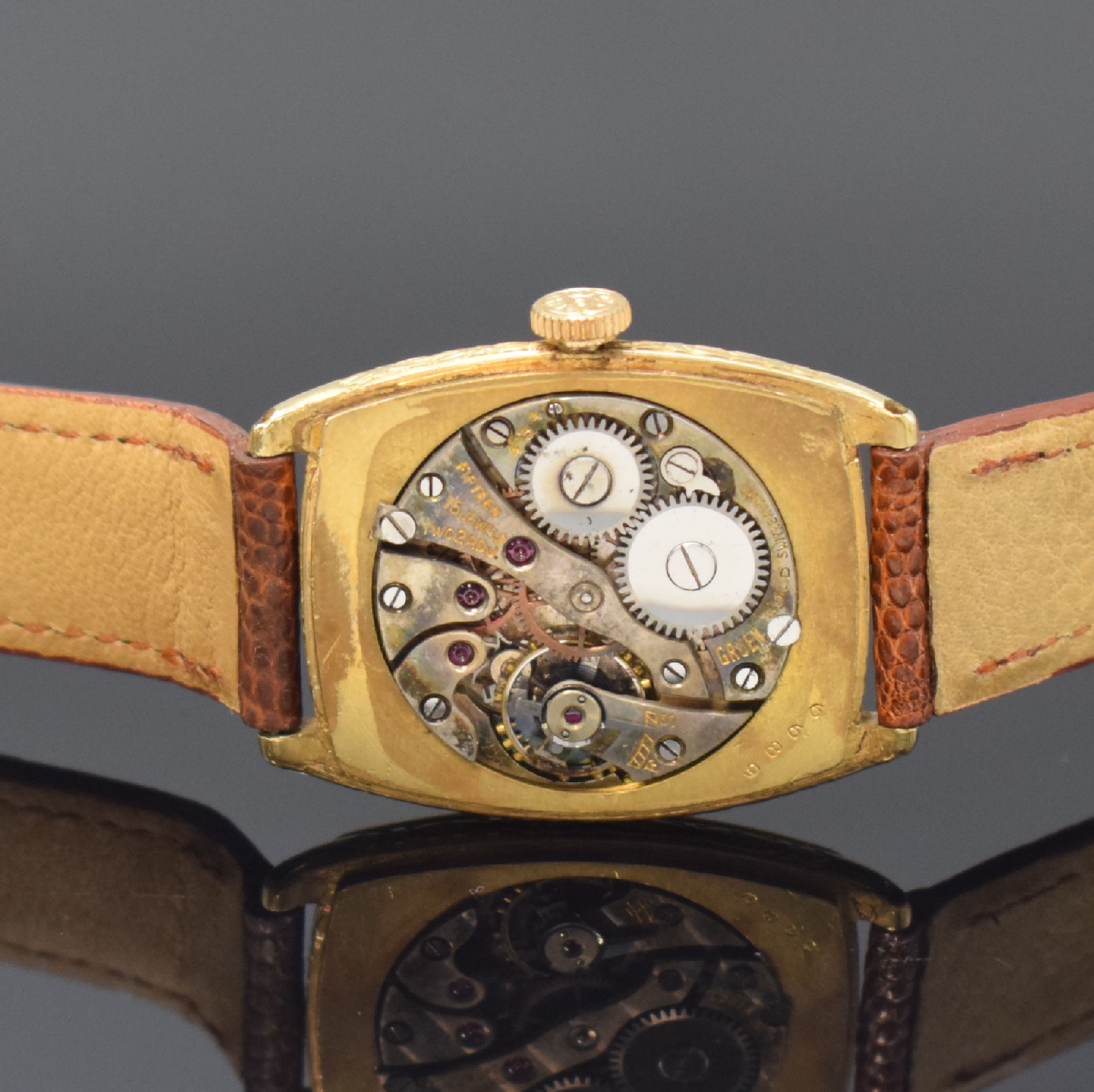 Detail e: GRUEN 2 Armbanduhren in 14k WG/GG-filled, USA / Schweiz um 1925, Handaufzug, tonneau- förm. Geh. m. grav. Rand, Böden aufgedr., silb. ...