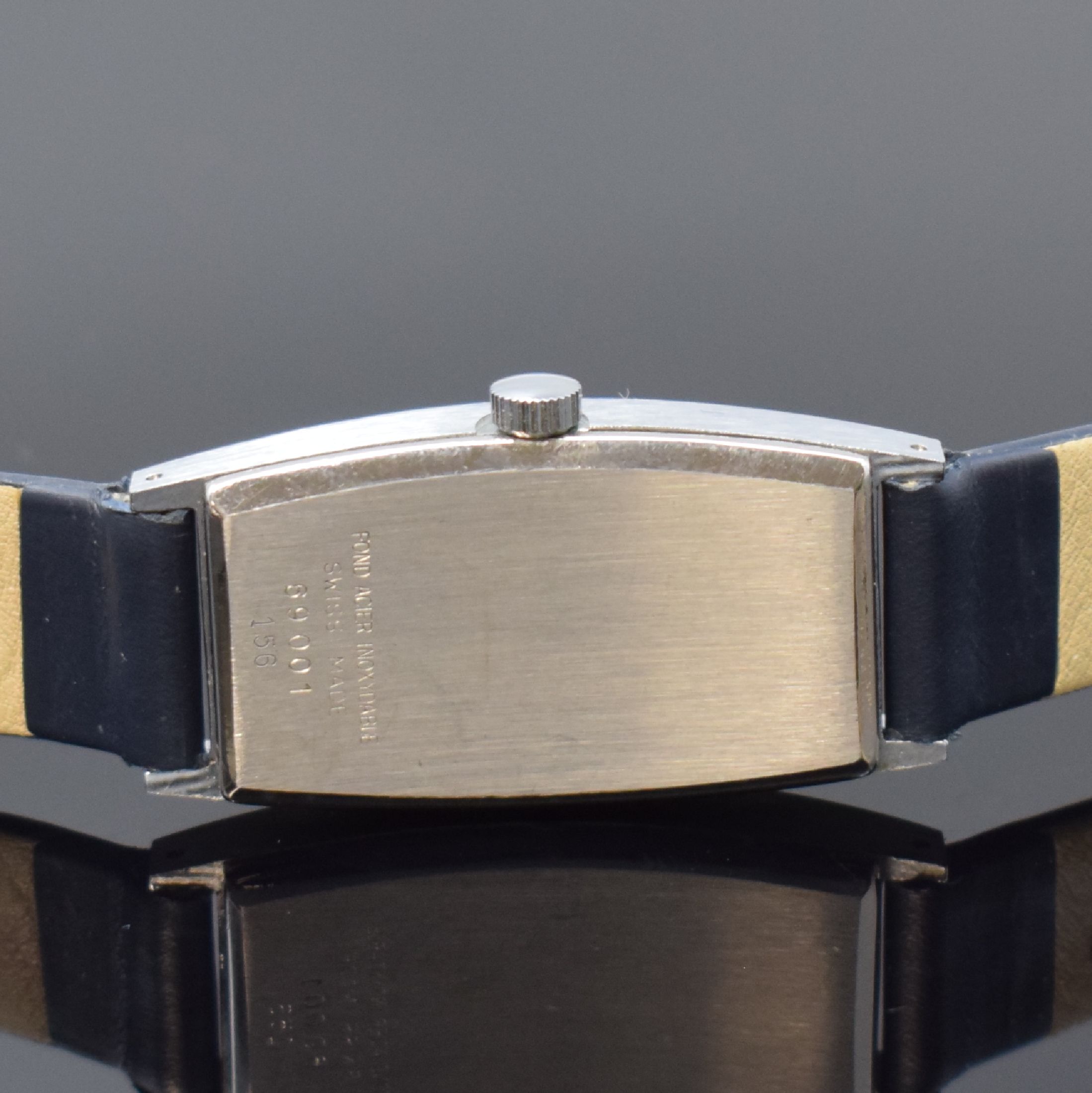 Detail e: DUGENA 5 Armbanduhren aus Lagerbestand, Schweiz um 1970, Handaufzug, 4 verchromte u. 1 Stahlgeh. m. aufgedr. Stahlboden, Gläser teilw. besch., ...
