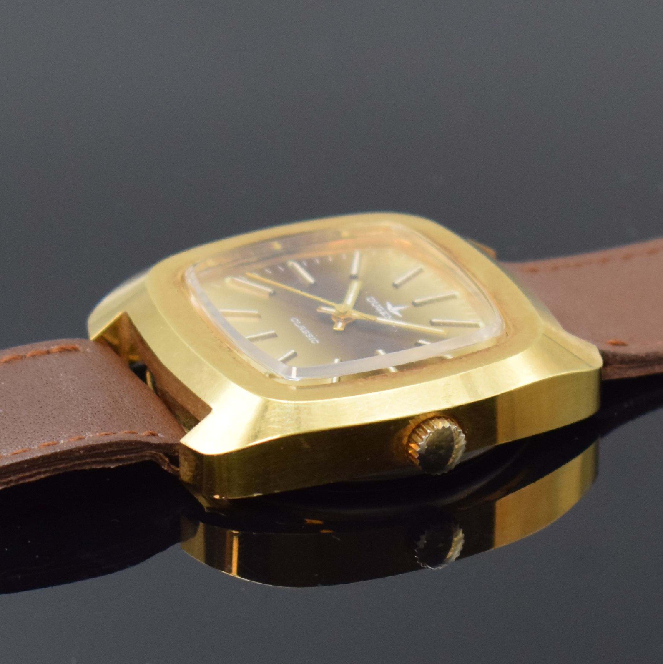 Detail c: DUGENA 6 vergoldete Armbanduhren aus Lagerbestand, Schweiz um 1970, Handaufzug, 2-tlg. Geh. m. Stahlboden, 4 x aufgedr., 2 x verschr., verschiedene ...