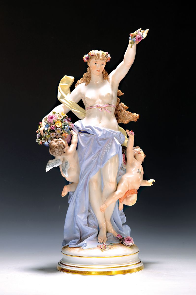 Seltene Große Figurengruppe, "Flora mit Amoretten", Entw. Friedrich Rentsch, Meissen, 1885-1923, 2. Wahl, Porzellan, stehende Flora mit ...
