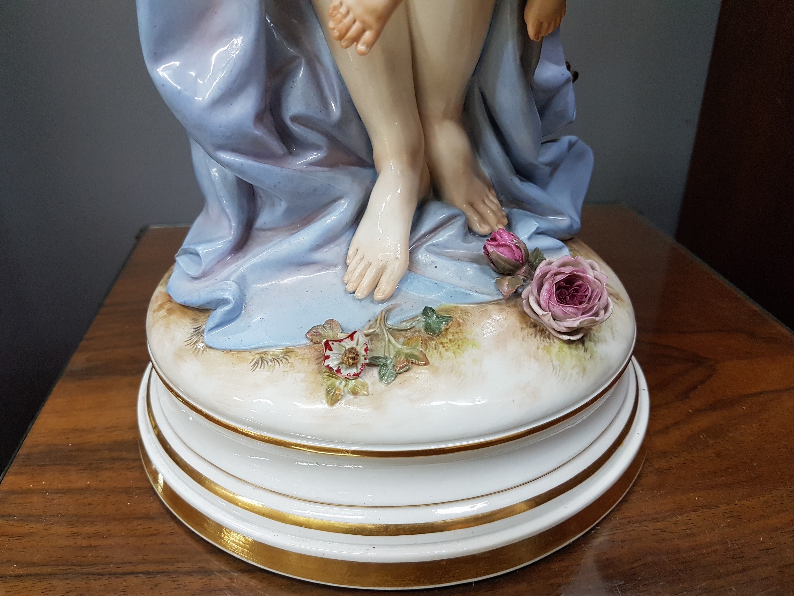 Detail f: Seltene Große Figurengruppe, "Flora mit Amoretten", Entw. Friedrich Rentsch, Meissen, 1885-1923, 2. Wahl, Porzellan, stehende Flora mit ...