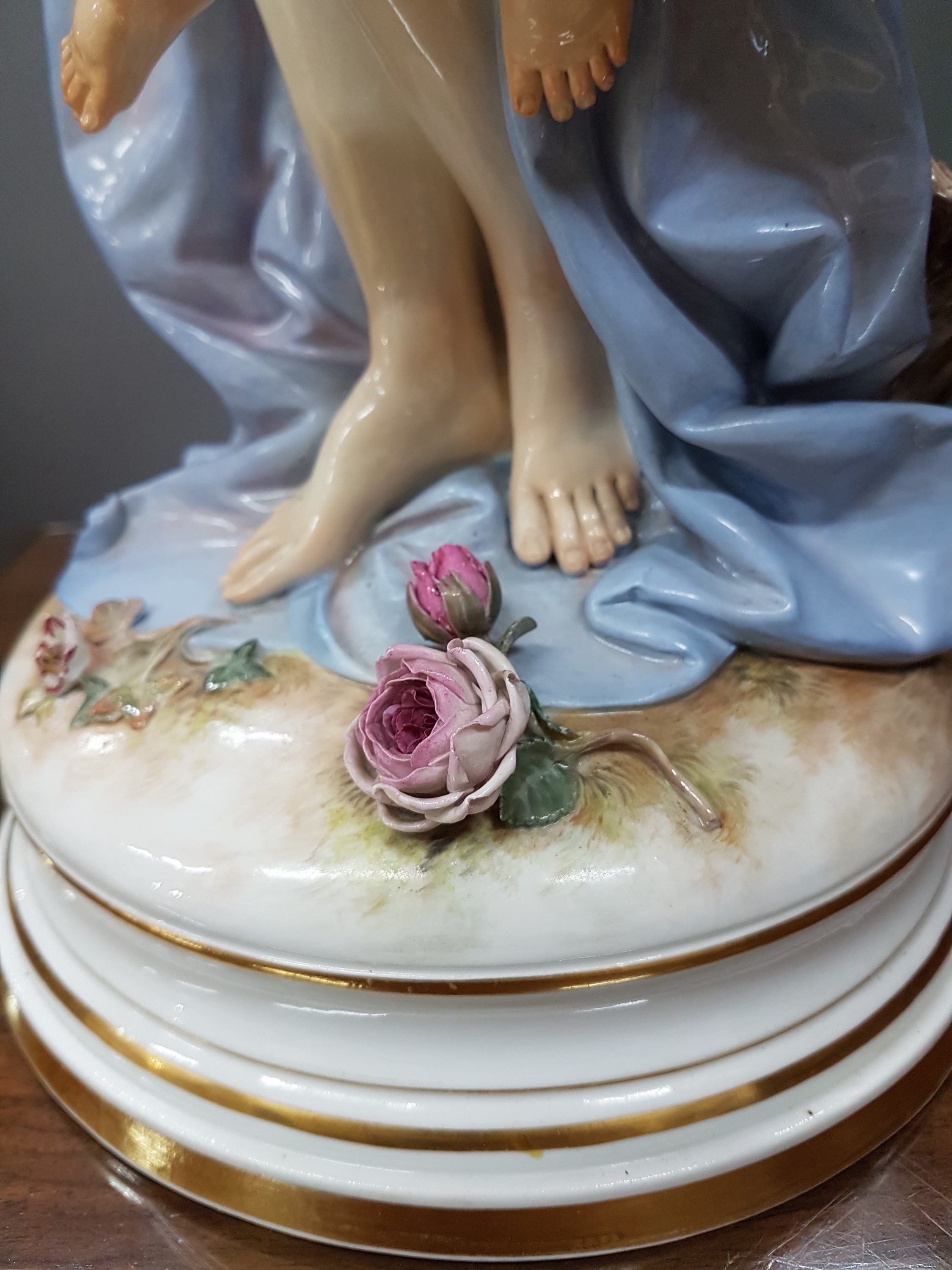 Detail p: Seltene Große Figurengruppe, "Flora mit Amoretten", Entw. Friedrich Rentsch, Meissen, 1885-1923, 2. Wahl, Porzellan, stehende Flora mit ...