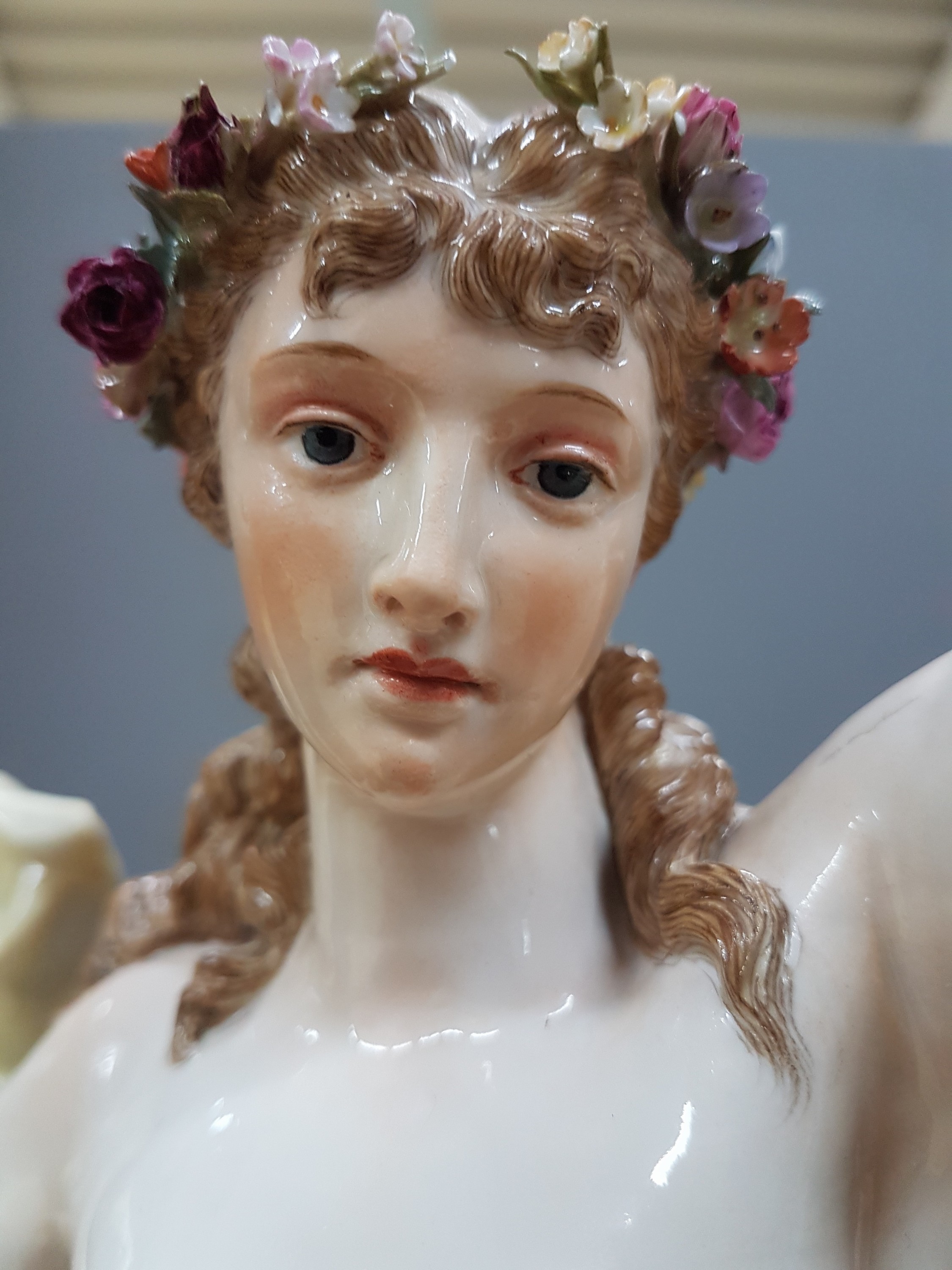 Detail s: Seltene Große Figurengruppe, "Flora mit Amoretten", Entw. Friedrich Rentsch, Meissen, 1885-1923, 2. Wahl, Porzellan, stehende Flora mit ...