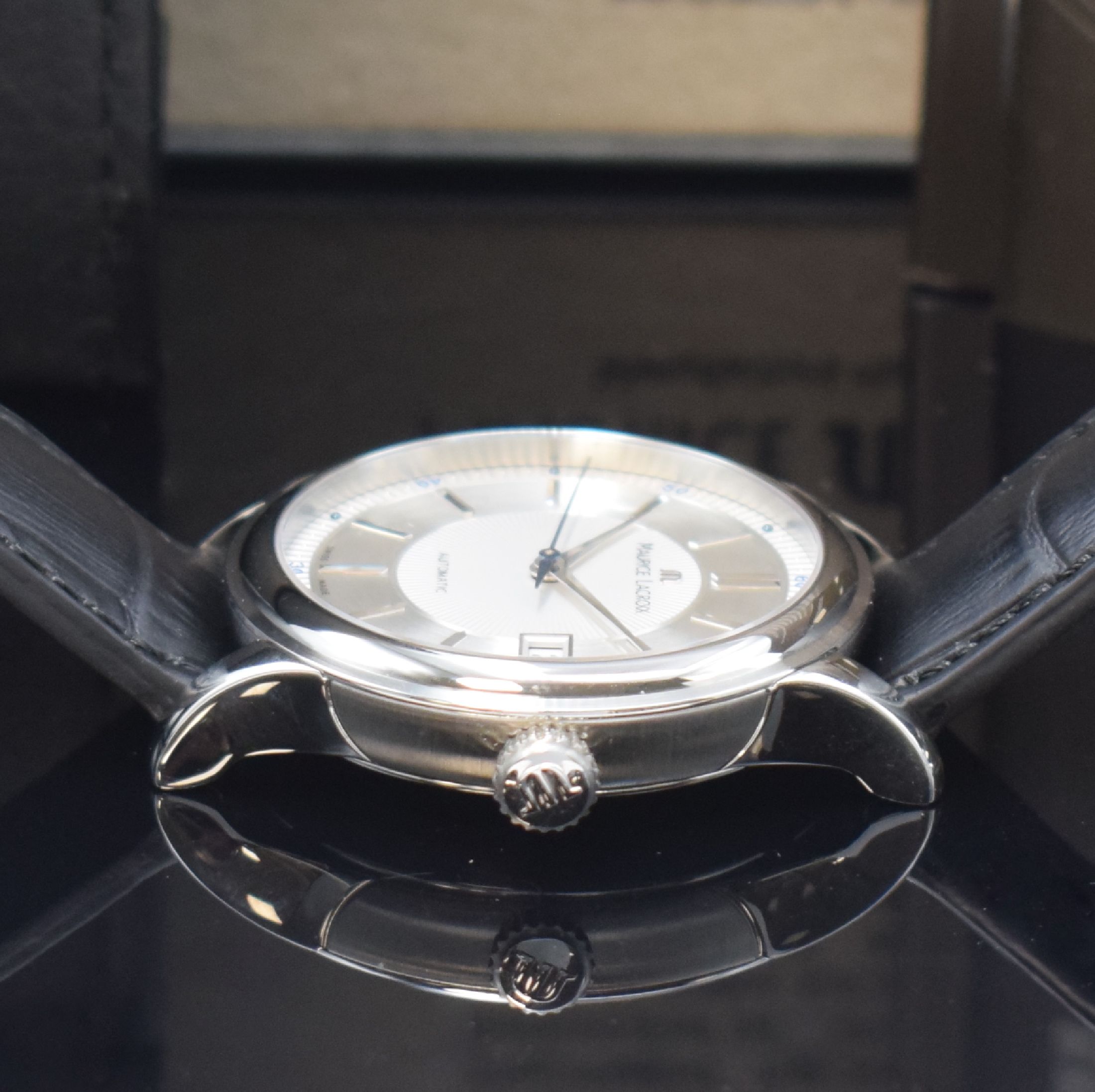 Detail b: MAURICE LACROIX Les Classiques Herrenarmbanduhr in Stahl Referenz LC6027, Schweiz um 2015, Automatik, orig. Lederband m. Dornschl., Boden m. Widmung ...