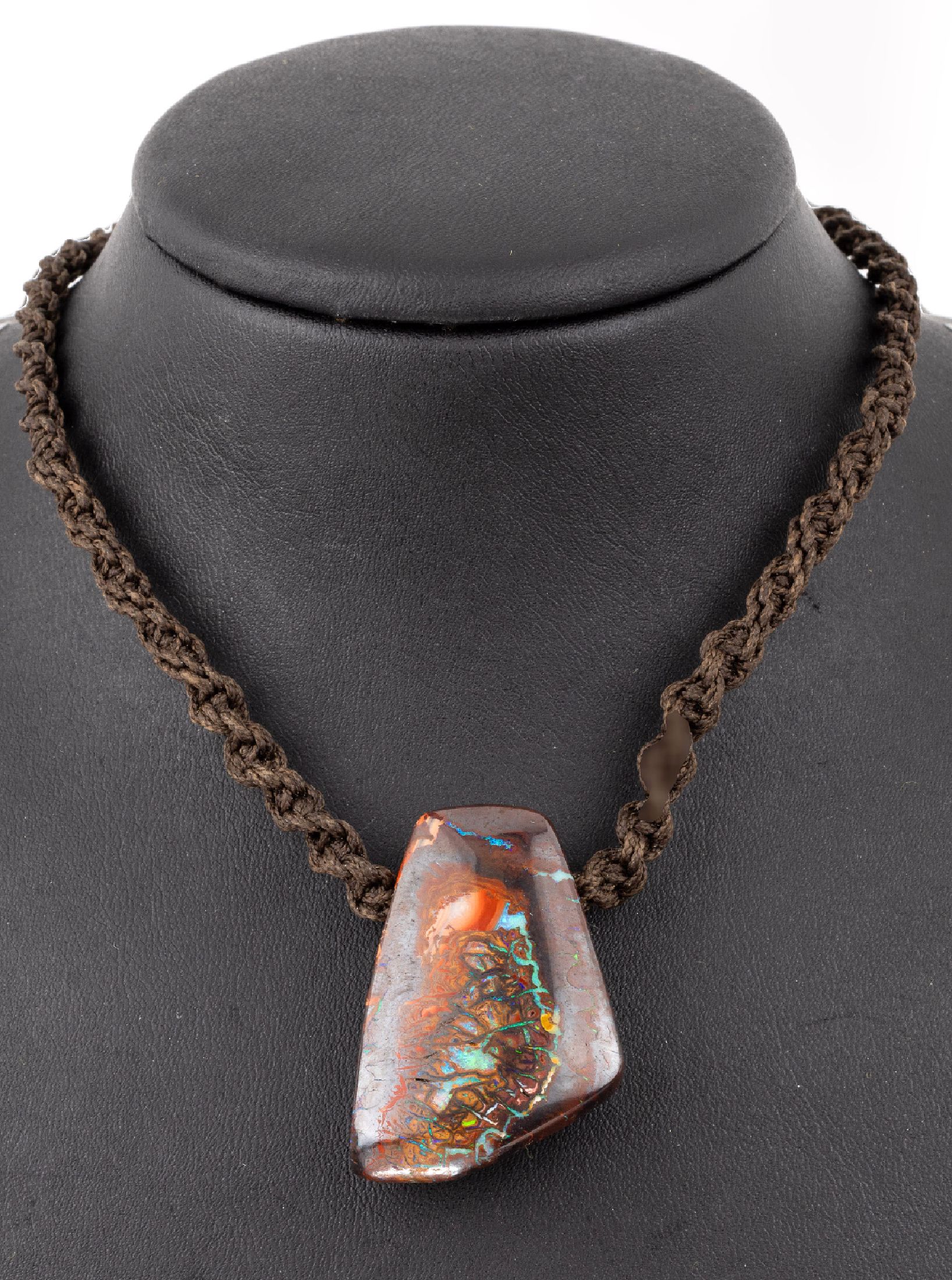 Boulderopal-Collier, Multistring-Collier besteht aus geflochtenen Polyesterfäden, Boulderopal von schöner Farbe, stufenlos Länge verstellbar ca. ...