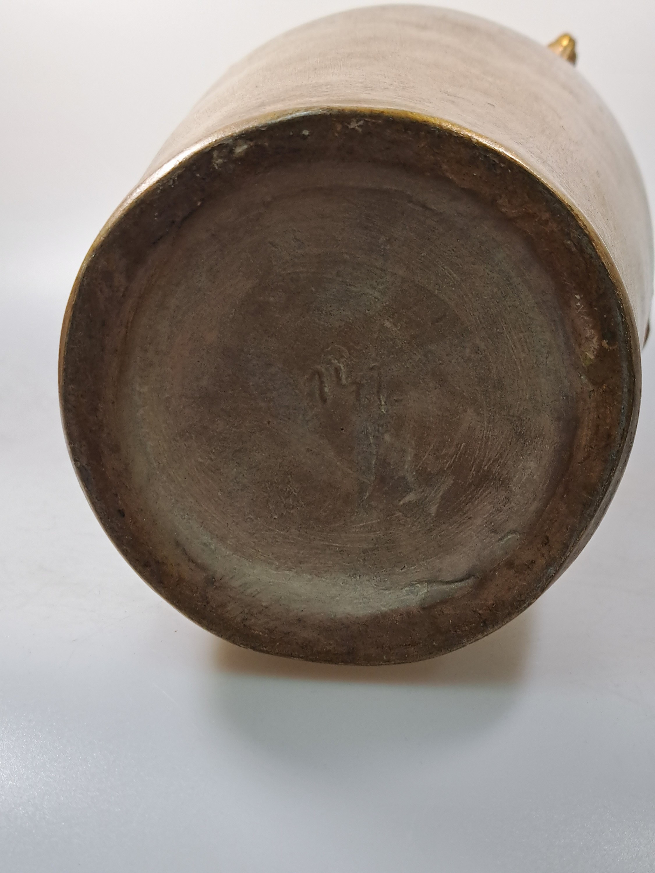 Detail i: Große Jugendstil Vase, Österreich oder Ungarn, um 1900, Keramik, reliefiert mit Blättern, Beeren und vollplastischer Frauenfigur, goldbronzefarben ...