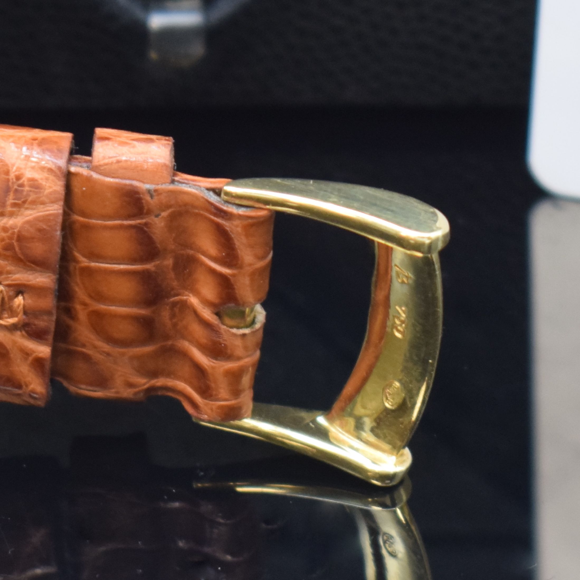 Detail c: POMELLATO Armbanduhr in GG 750/000, Automatik, massives Goldgeh. z. T. matt., Lederband m. orig. GG 750/000 Dornschl., Boden aufgedr., elfenbeinfarb. ...