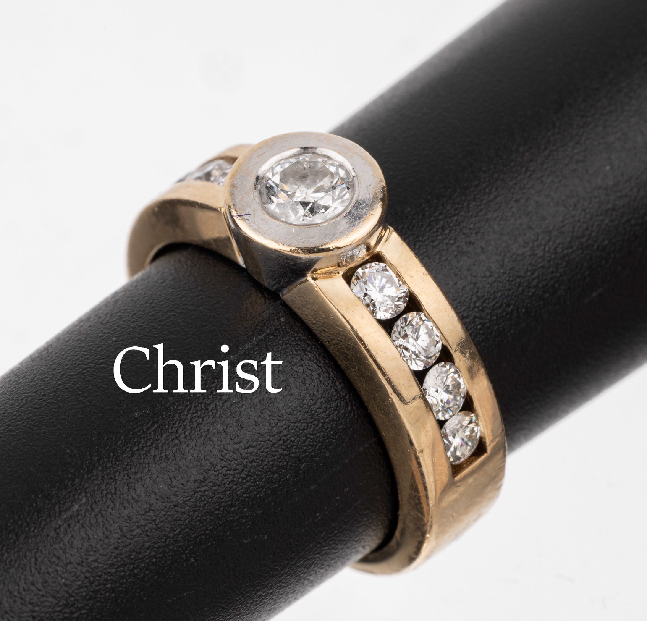 14 kt Gold CHRIST Brillant-Ring, GG/WG 585/000, mittig in WG gefasster Brillant ca. 0.30 ct Weiß/p, weitere 8 Brillanten zus. ca. 0.43 ct Weiß/si, ...