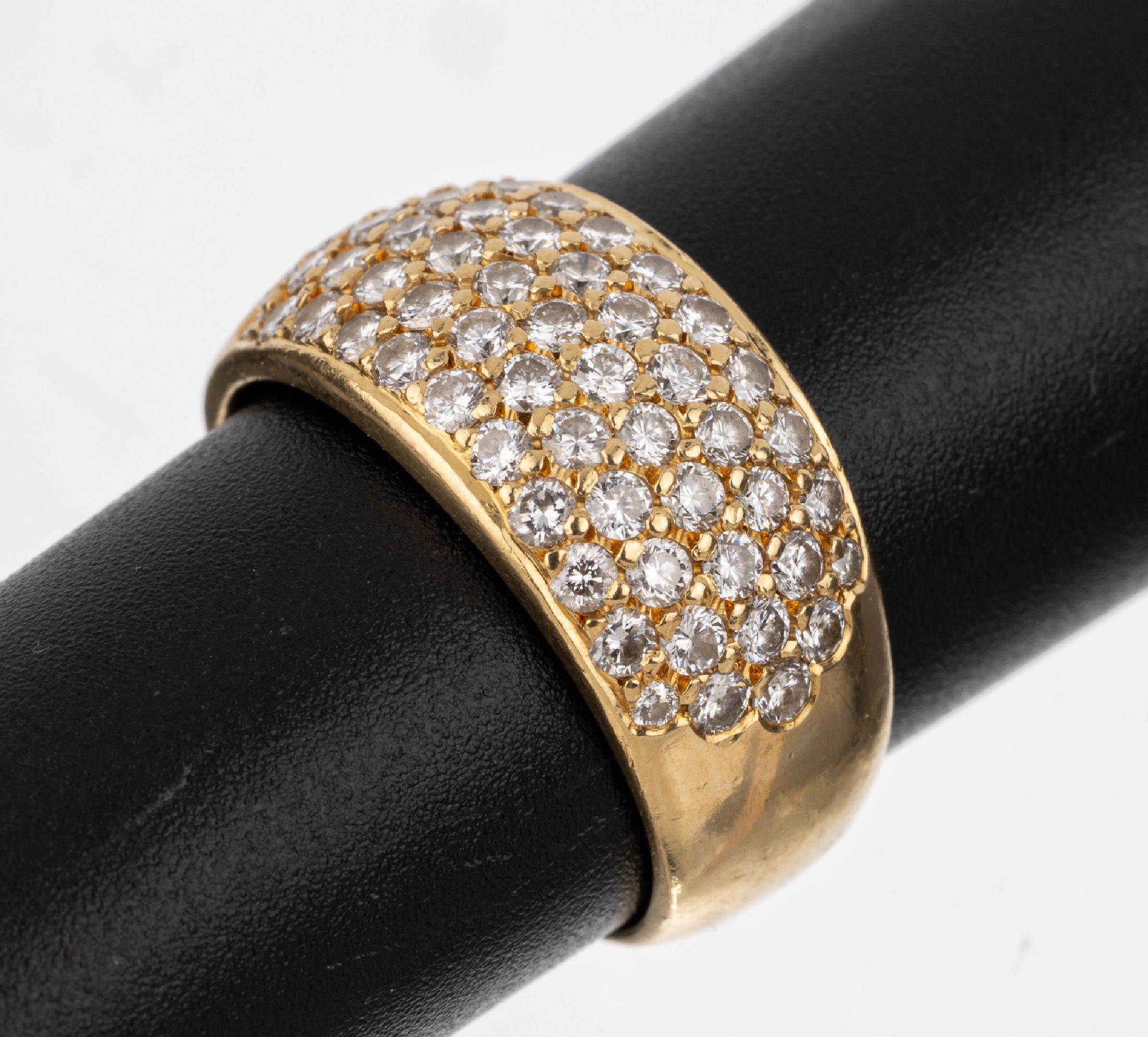 18 kt Gold Brillant-Ring, GG 750/000, 65 Brillanten zus. ca. 1.0 ct Weiß/si, RW 53, ca. 9 g