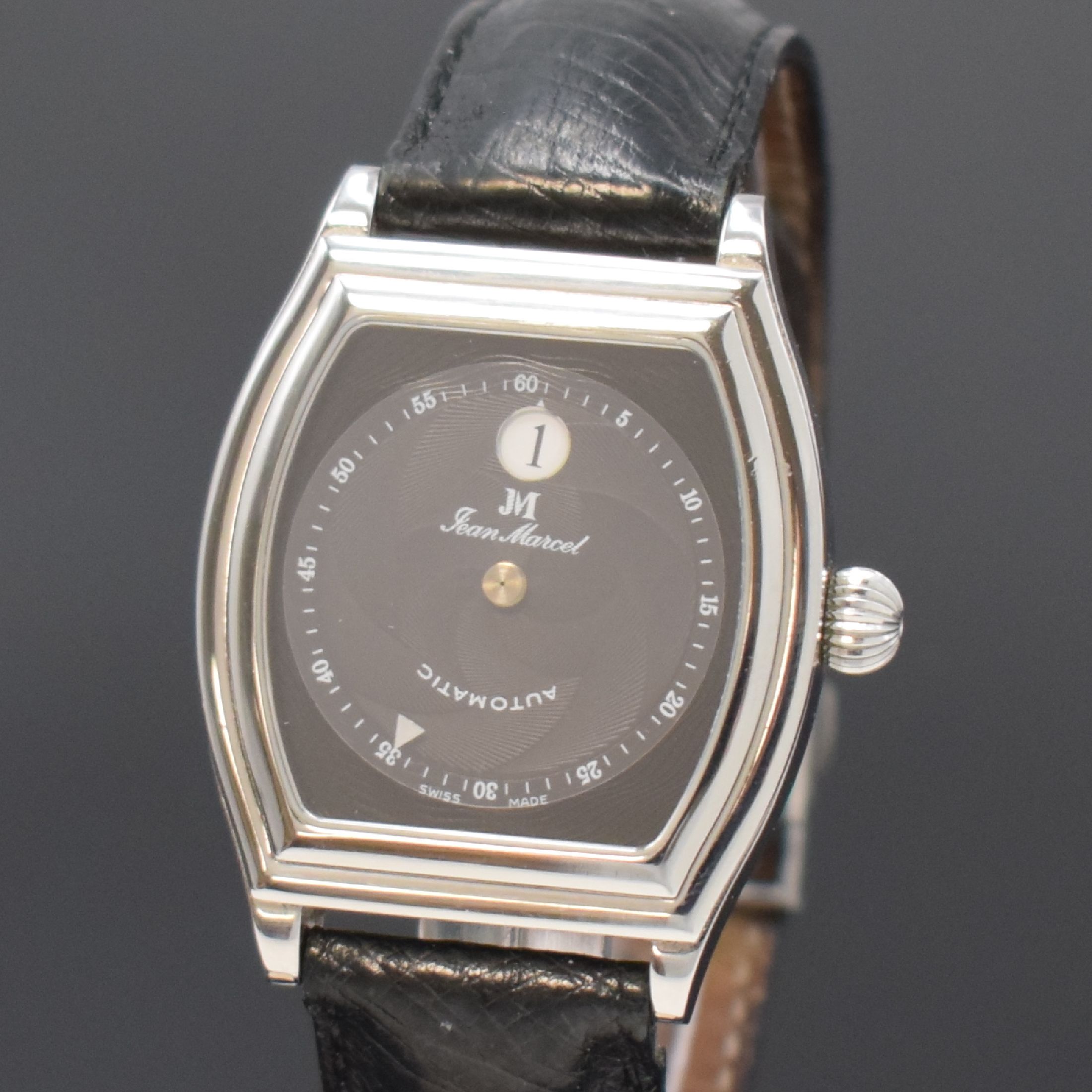 Detail a: JEAN MARCEL Herrenarmbanduhr mit wandernder springender Stunde Referenz 160.158, Schweiz um 1995, Automatik, tonneauförmiges, beids. vergl. ...