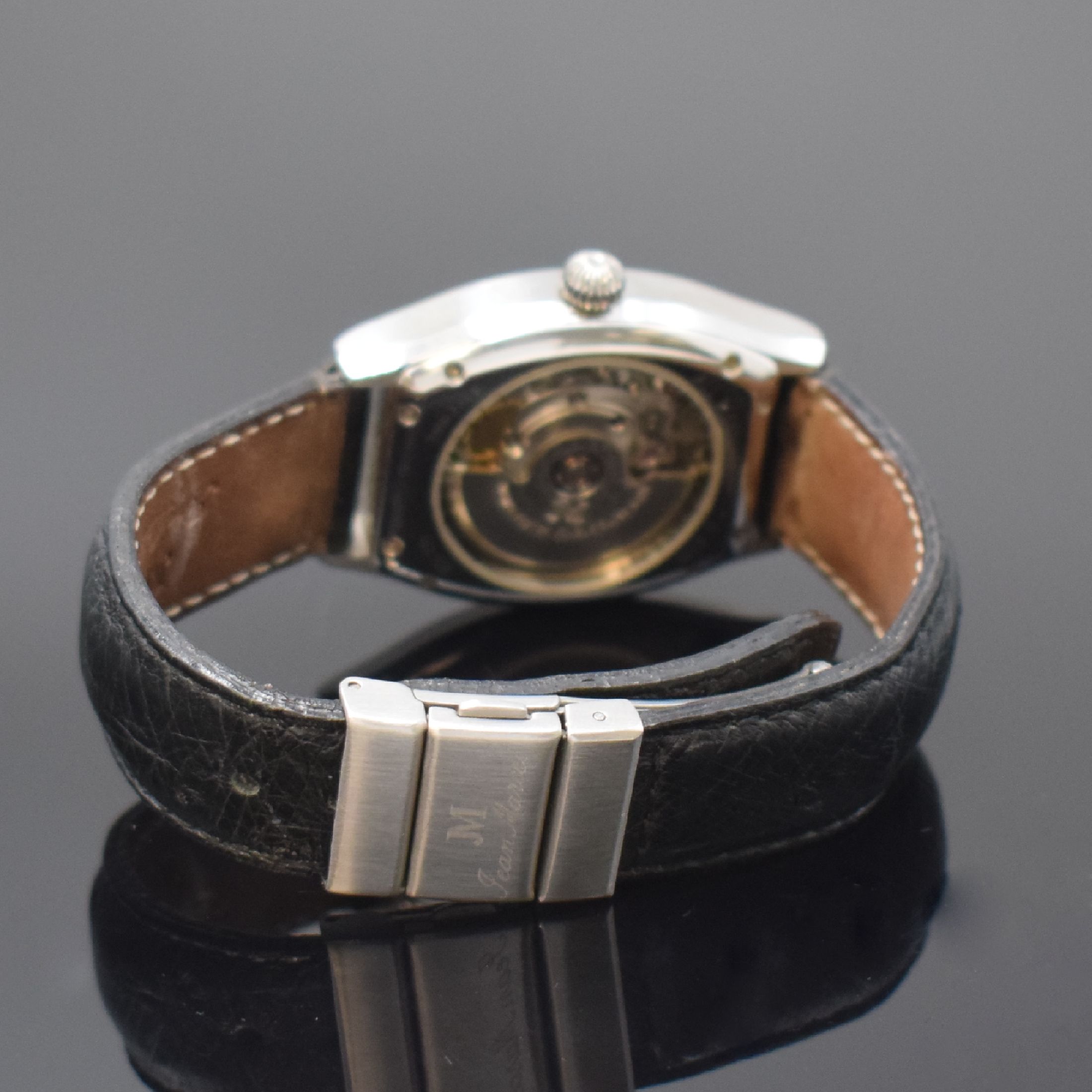 Detail b: JEAN MARCEL Herrenarmbanduhr mit wandernder springender Stunde Referenz 160.158, Schweiz um 1995, Automatik, tonneauförmiges, beids. vergl. ...