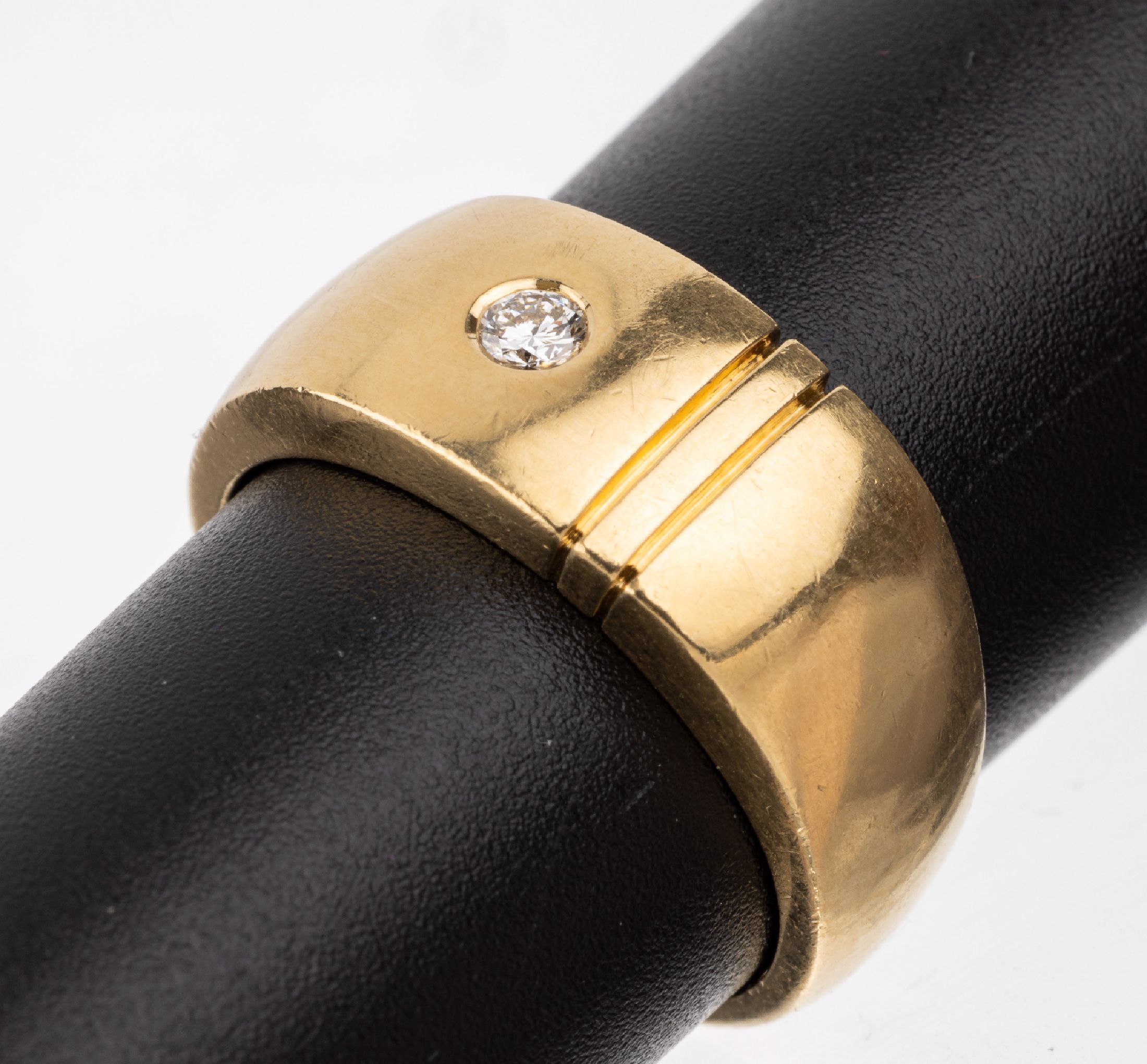 18 kt Gold Brillant-Ring, GG 750/000, Brillant ca. 0.07 ct feines Weiß/si, RW 59, ca. 11 g