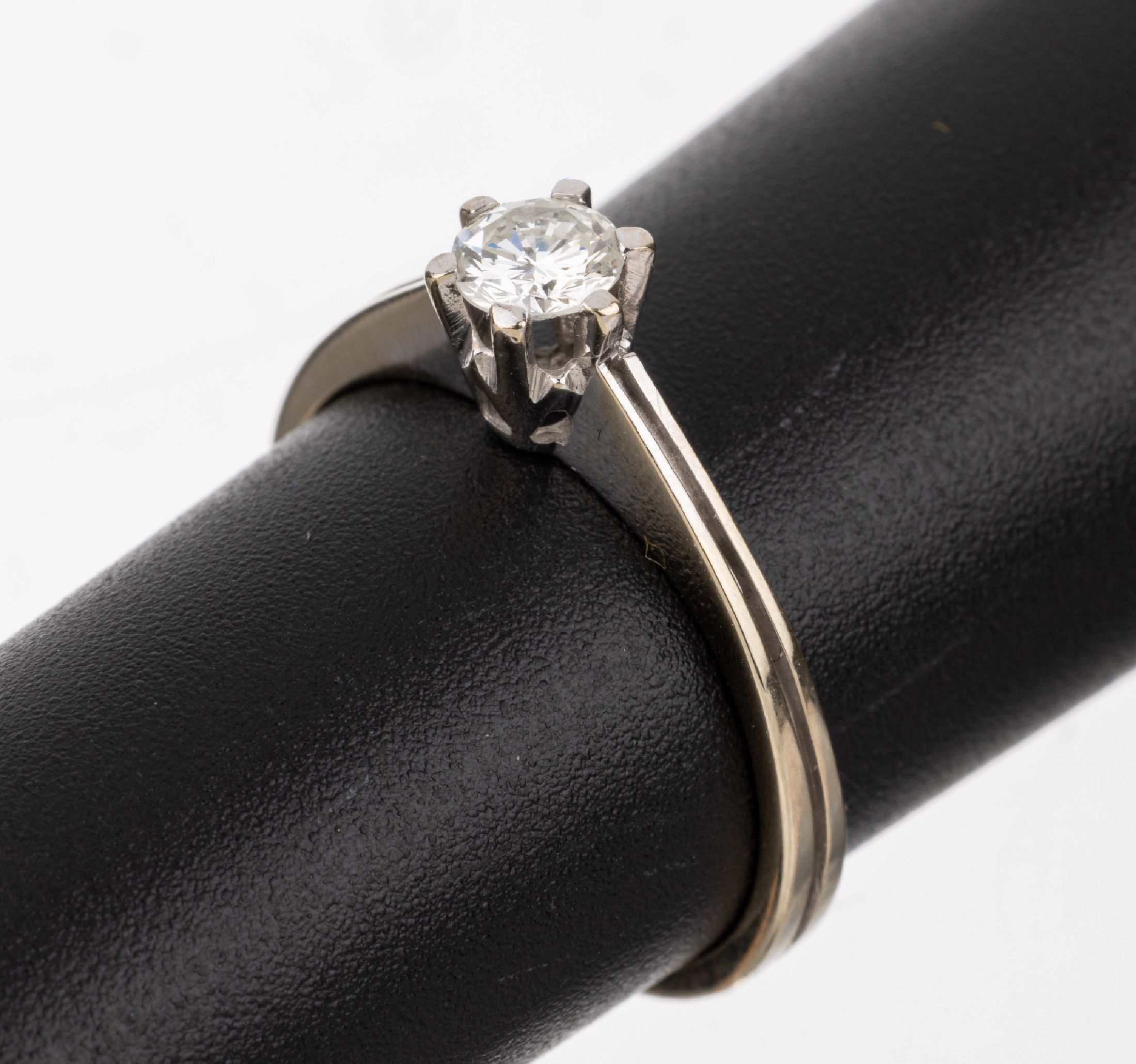 14 kt Gold Brillant-Ring, WG 585/000, Brillant ca. 0.25 ct Weiß/vs, RW 50, ca. 2 g