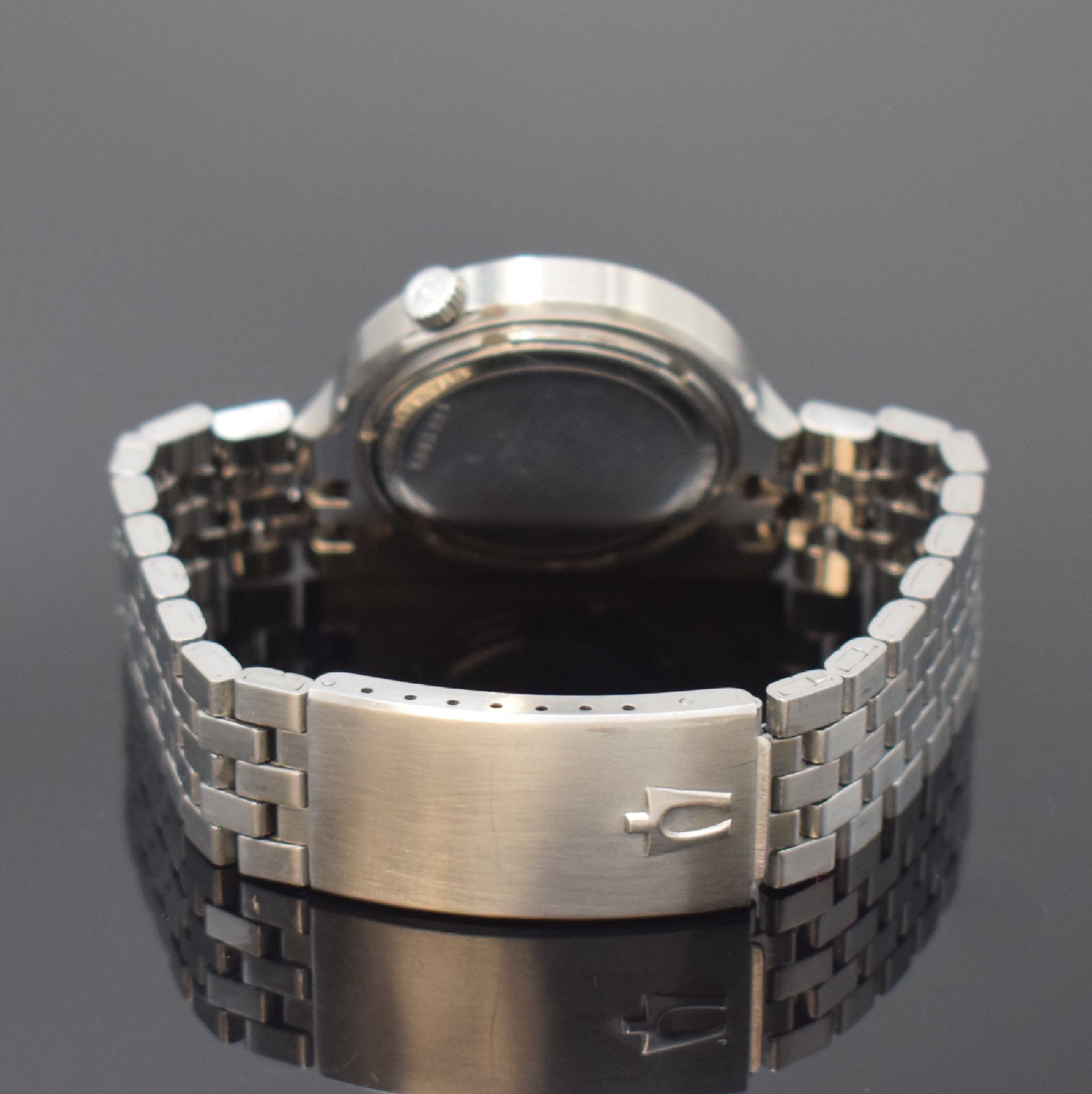 Detail b: BULOVA Armbanduhr Serie Accutron, Schweiz um 1978, asym. Edelstahlgeh. inkl. orig. Gliederband m. Faltschl., Boden verschr., graues Zifferbl. m. ...