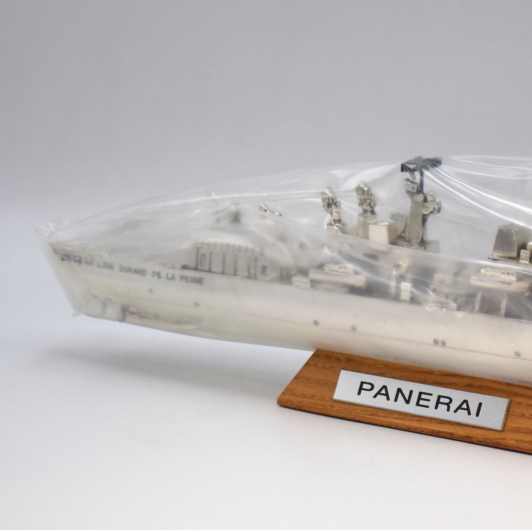 Detail b: PANERAI seltenes, nahezu neuwertiges Schaufenstermodell des italienischen Zerstörers LUIGI DURAND DE LA PENNE D 560, plastisch gearbeitet, inklusive ...