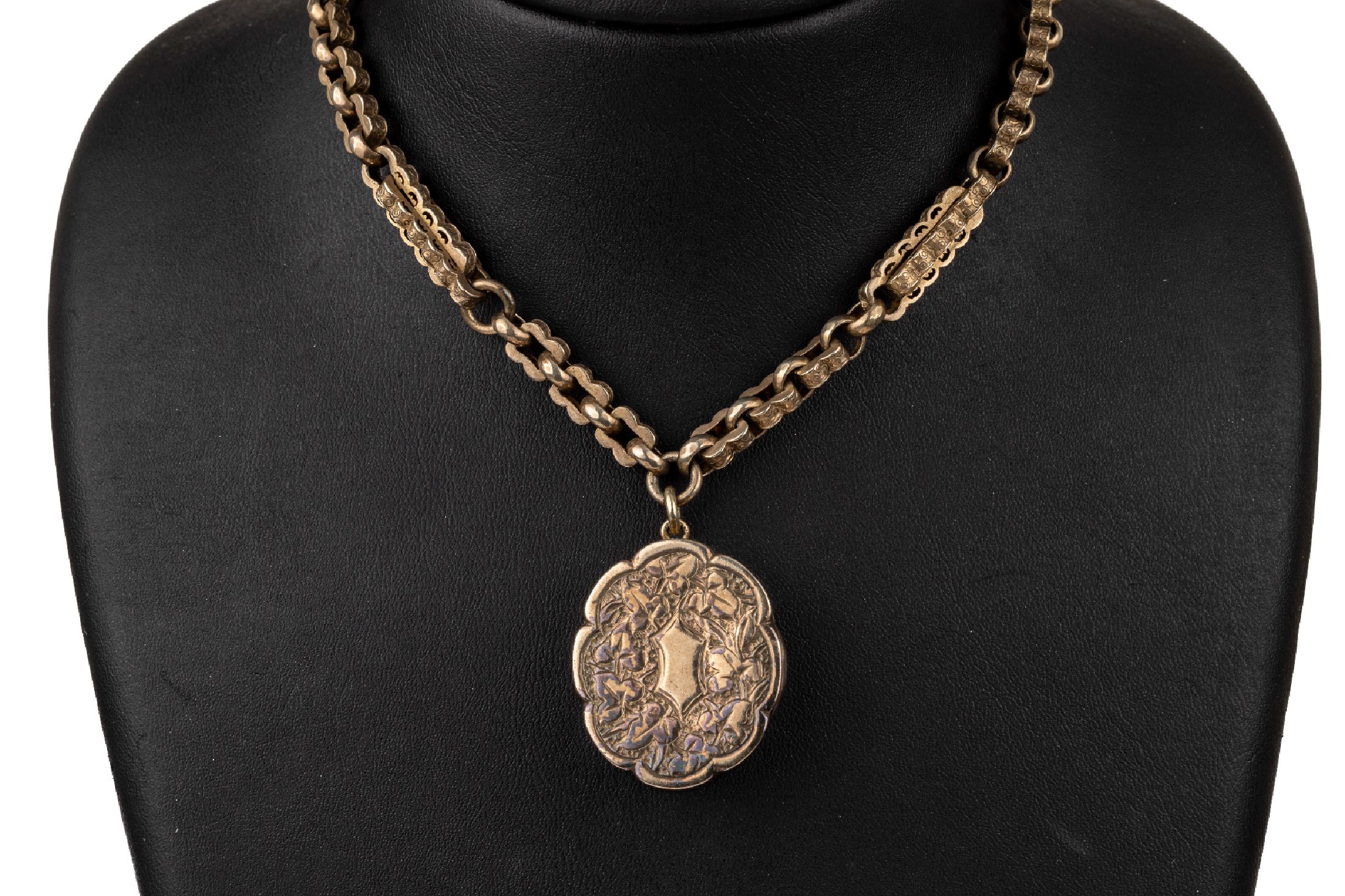 Vinaigrette, 925er Silber, England Birmingham 1882, Deckel und Boden floral graviert, innen verg., Klappdeckel durchbrochen mit grav. Rocaillen, ...