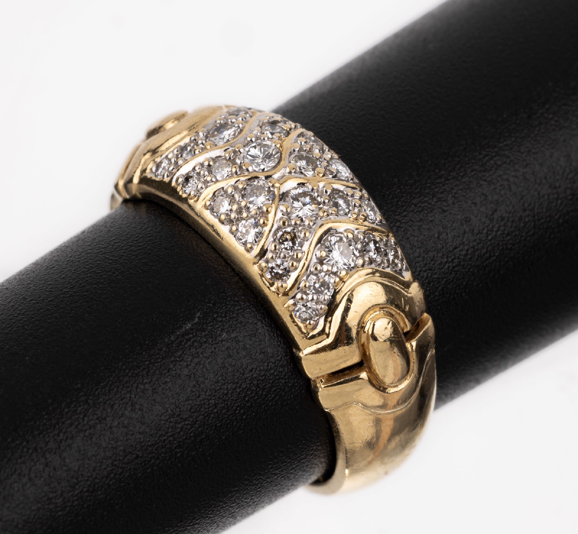 14 kt Gold Brillant-Ring, GG 585/000, 26 Brillanten zus. ca. 0.20 ct Weiß/si, RW 54, ca. 4.1 g