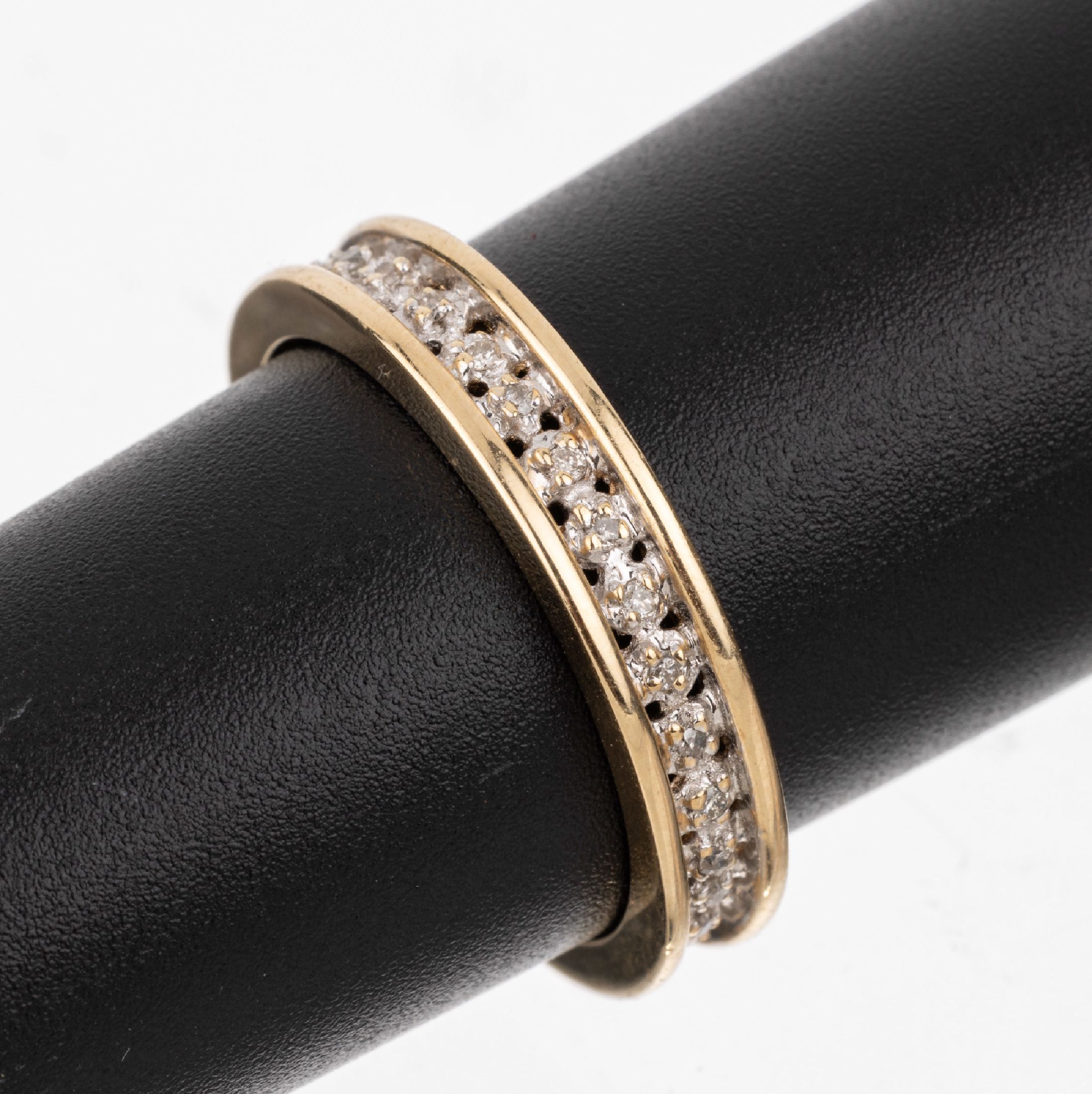 14 kt Gold Brillant-Ring, GG/WG 585/000, inWG gefasste Brillanten zus. ca. 0.18 ct Weiß/p, RW 61, ca. 4.9 g