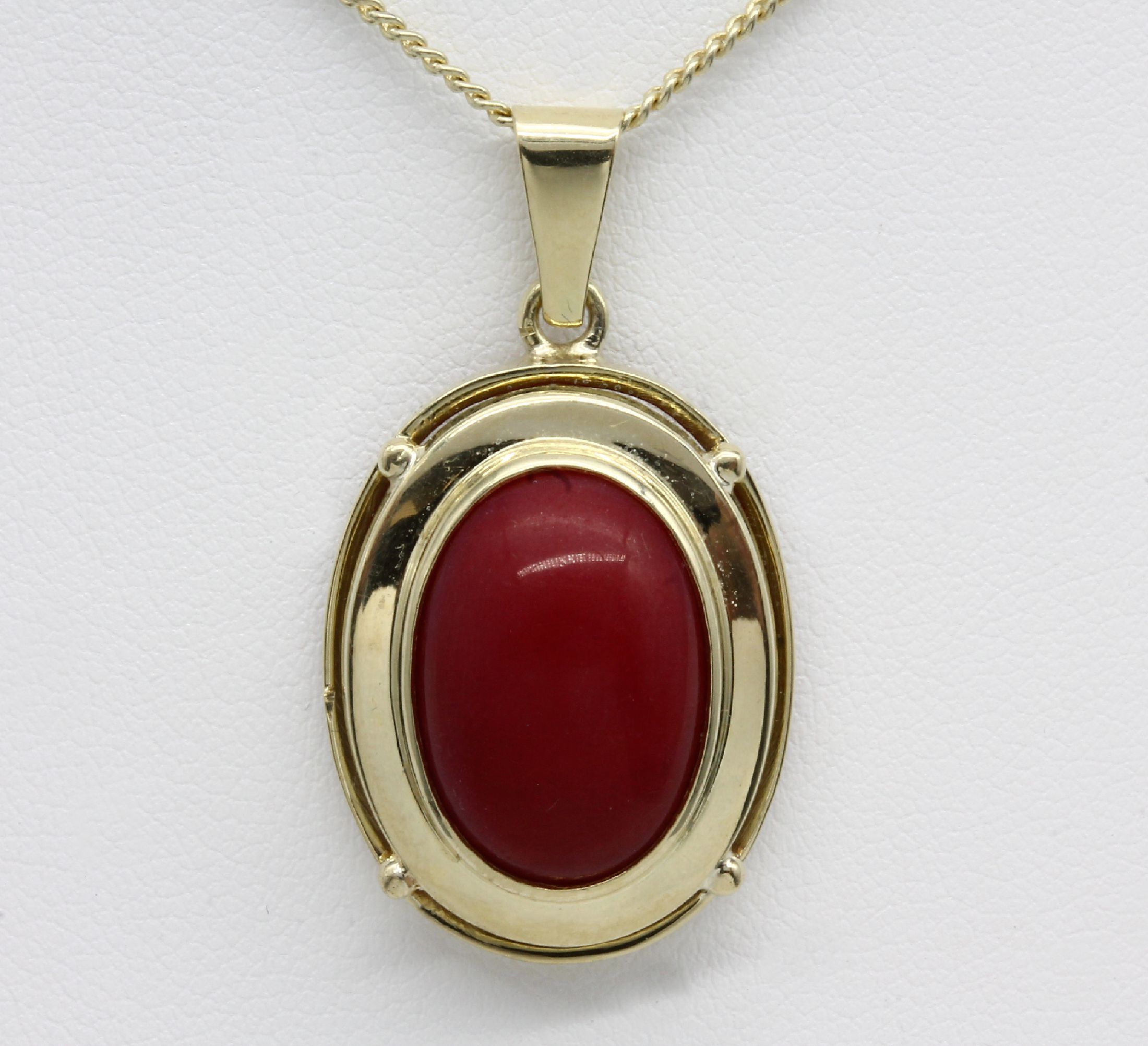 Detail a: 14 kt Gold Korallen-Anhänger, GG 585/000, schlicht, ovaler Korallen-Cabochon, an Kette, GG 585/000, L. ca. 49.5 cm, Federringschließe,ca. 9.0 g, ...