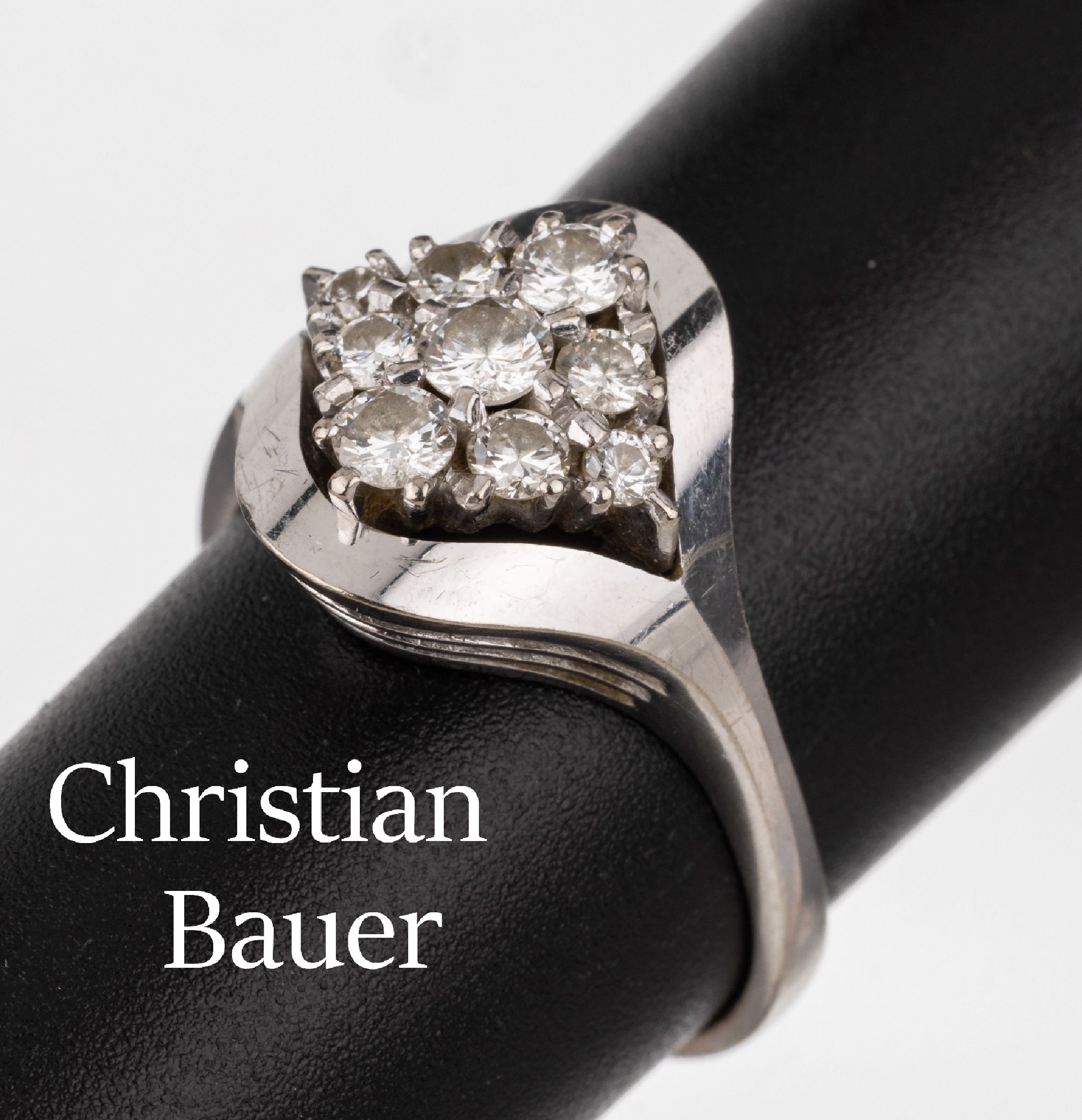 18 kt Gold CHRISTIAN BAUER Brillant-Ring, WG 750/000, 9 Brillanten zus. ca. 0.68 ct Weiß/p1 (Angaben grav.), RW 58, ca. 7.3 g