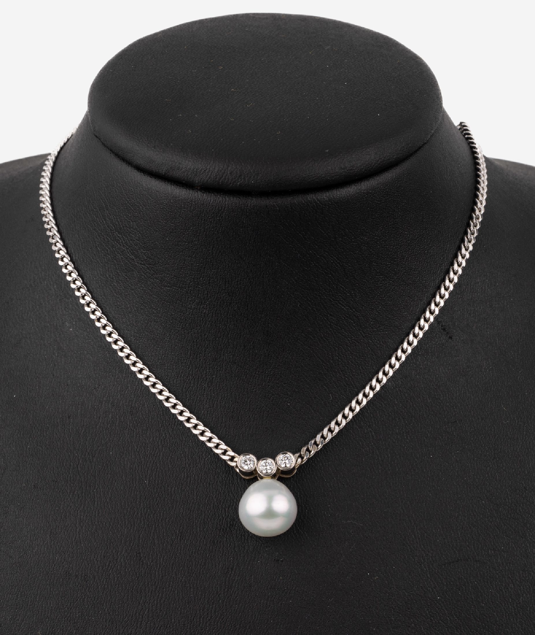 14 kt Gold Südseezuchtperl-Brillant-Kette, WG 585/000, unrunde l. rosef. Perle, D. ca. 12mm, 3 Brillanten zus. ca. 0.30 Weiß/vs, L. ca.44 cm, ...