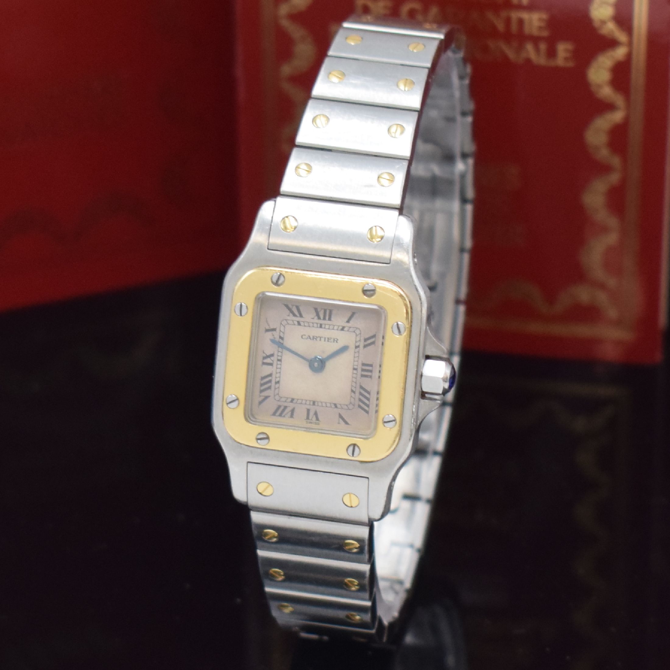 Detail a: CARTIER Santos Damenarmbanduhr in Stahl/Gold Referenz 1057930, Schweiz verk. lt. beil. Pap. 08/1993, quartz, Boden 8-fach verschr., orig. Gliederband ...