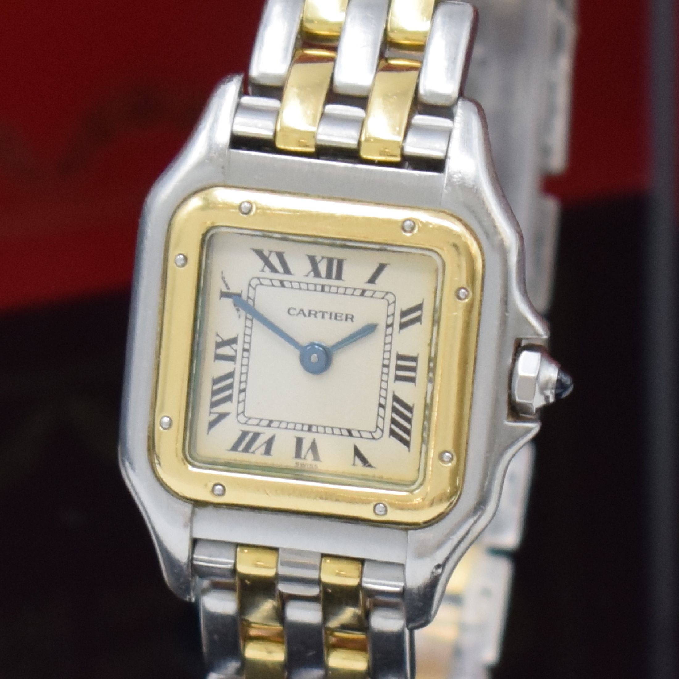 Detail b: CARTIER Panthere Damenarmbanduhr Referenz 1057917C, Schweiz verk. lt. beil. Pap. 08/1993, quarz, Boden 8-fach verschr., Schmuckkrone, orig. ...