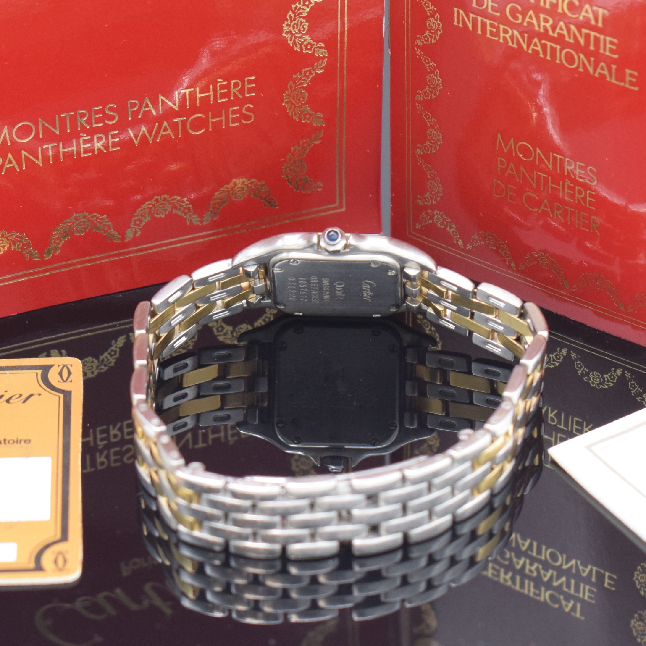 Detail f: CARTIER Panthere Damenarmbanduhr Referenz 1057917C, Schweiz verk. lt. beil. Pap. 08/1993, quarz, Boden 8-fach verschr., Schmuckkrone, orig. ...