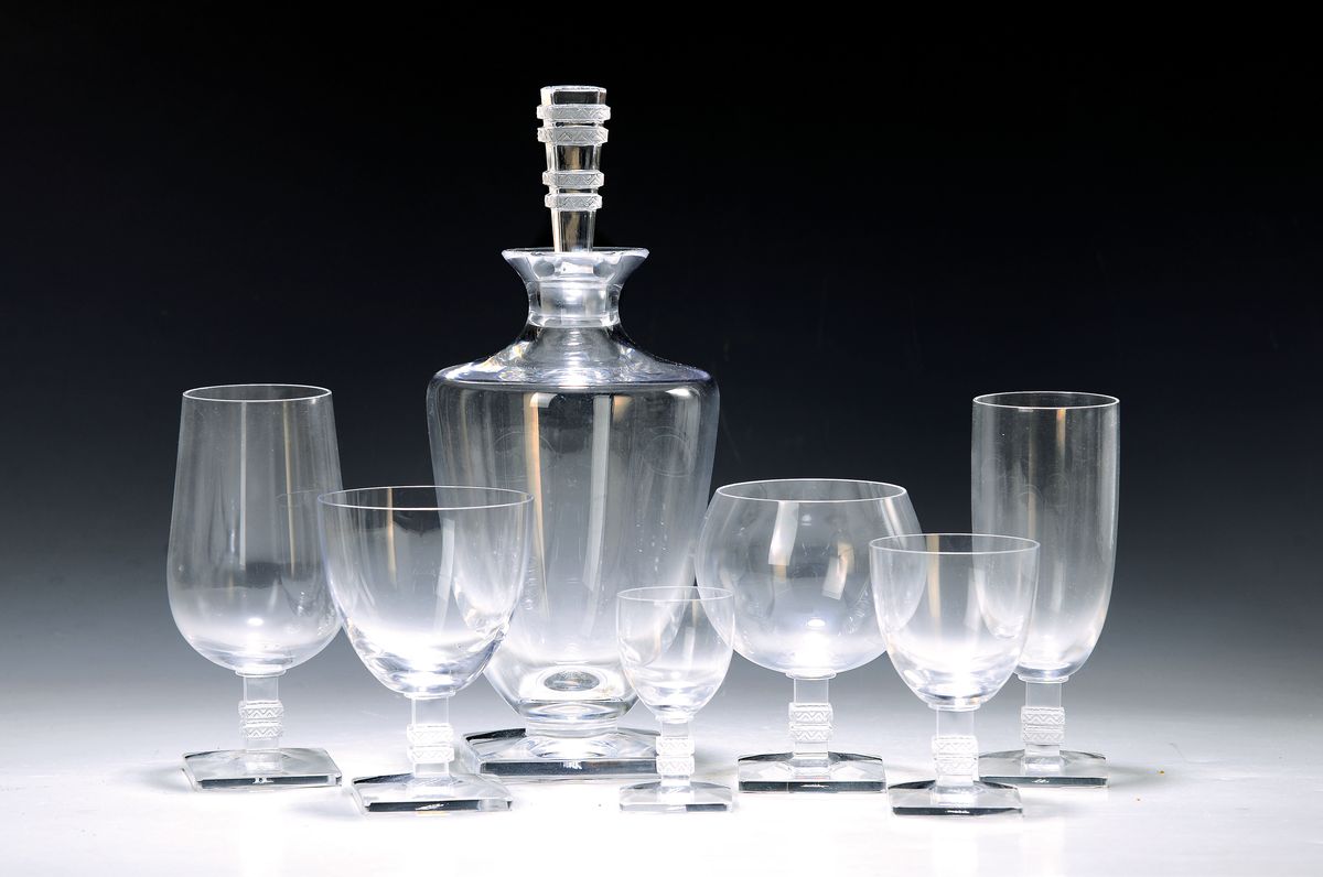 Glasservice, Lalique, Frankreich, Form Argos, Kristallglas/Formglas, quadratischer Fuß. Für 12 Personen, Karaffe, 12 Champagnerflöten, 12 ...