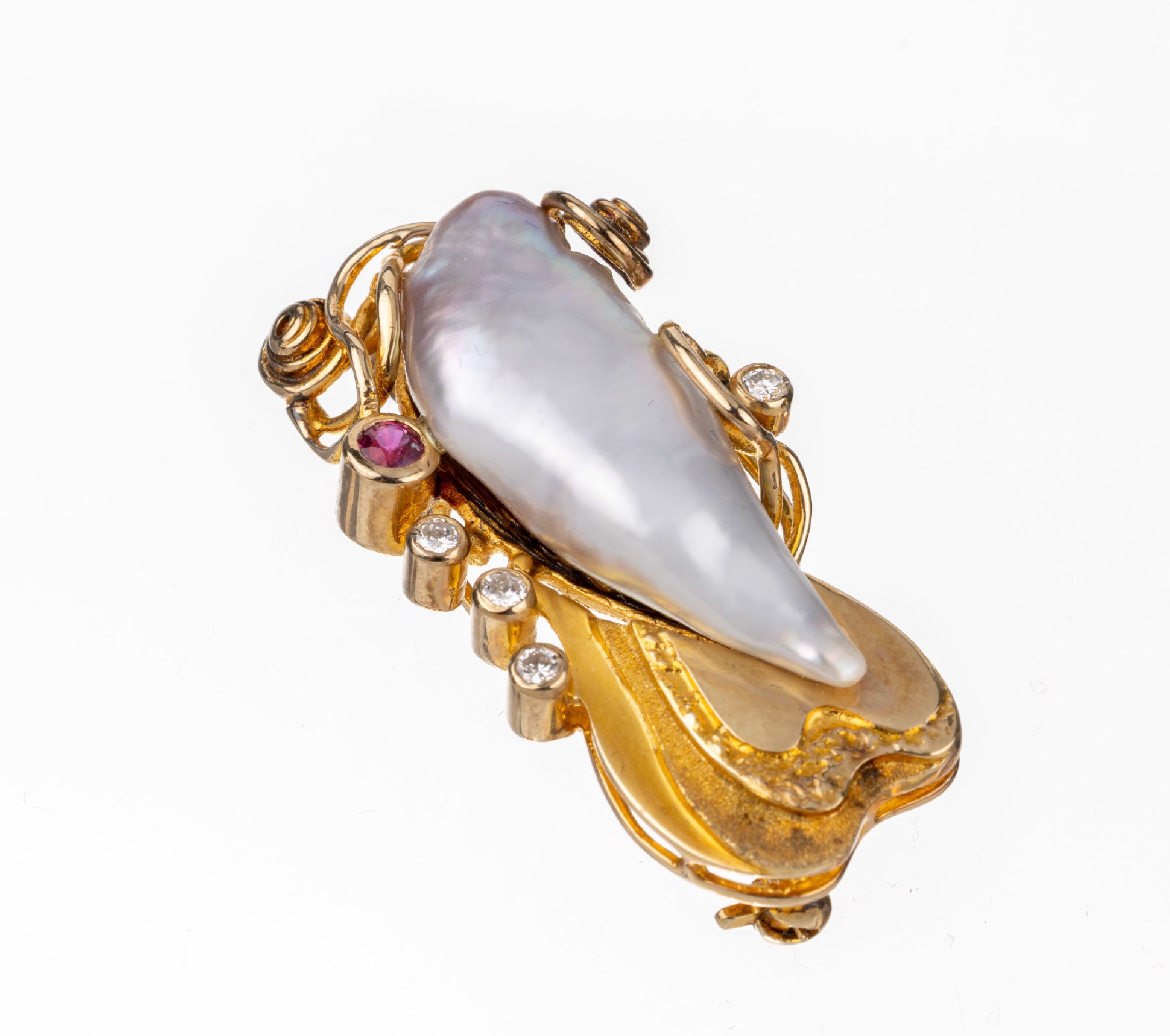 Außergewöhnliche 14 kt Gold Perl-Brillant- Rubin-Brosche, GG 585/000, abstrakte Gestaltung, Handarbeit, mittig Monsterperle, 4Brillanten zus. ca. ...