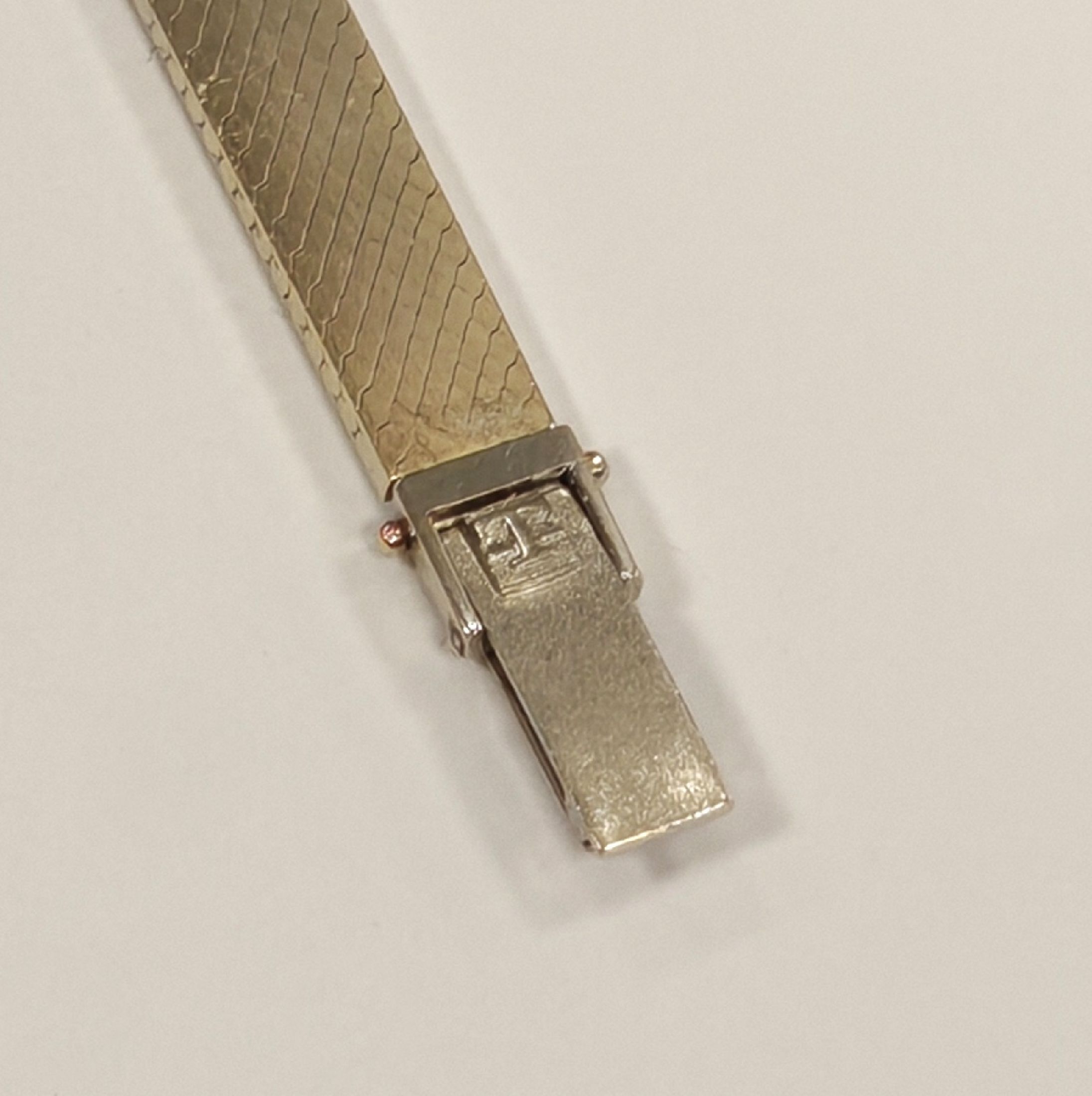 Detail c: TISSOT Damenarmbanduhr in WG 585/000, Handaufzug, Schweiz um 1970, Geh. bei 6 und 12 mit 10 Diamanten bes., Boden aufgedr., vers. Zifferbl. m. ...