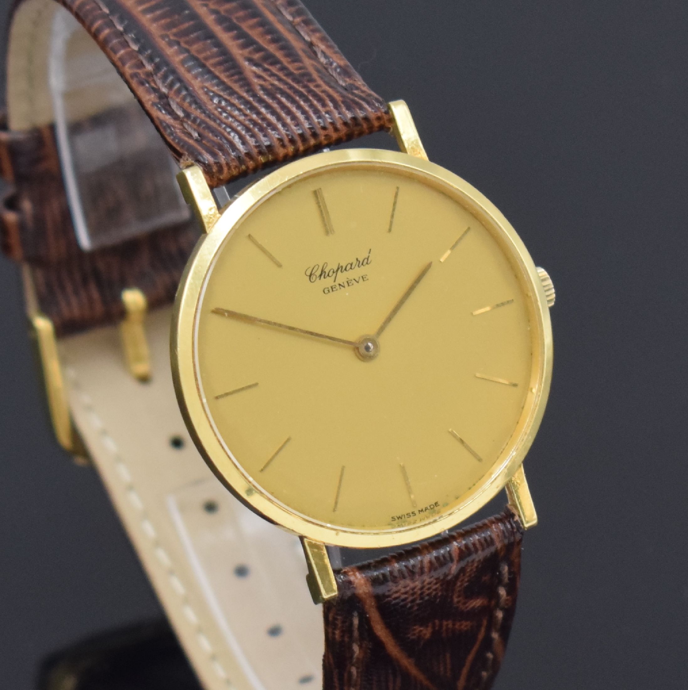 Detail c: CHOPARD Armbanduhr in GG 750/000 Referenz 1013, Schweiz um 1990, Handaufzug, Boden aufgedr., gold. Zifferbl. m. aufges. gold. Std.-Indizes, gold. ...