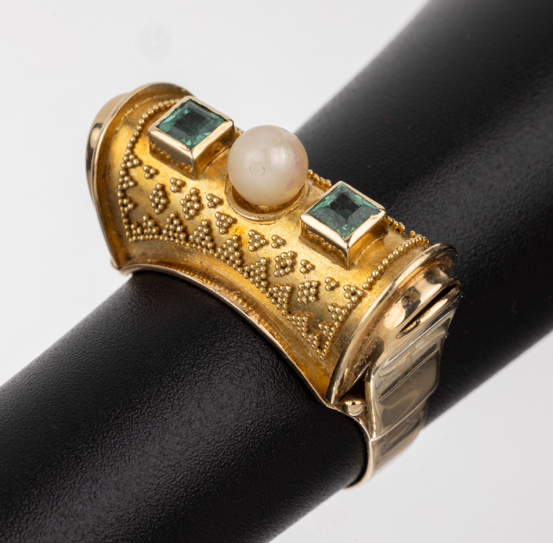 14 kt Gold Perl-Farbstein-Ring mit Granulation, 1950er Jahre, GG 585/000, außergewöhnliche Gestaltung, mittig kl. Zuchtperle, 2 kl. ...