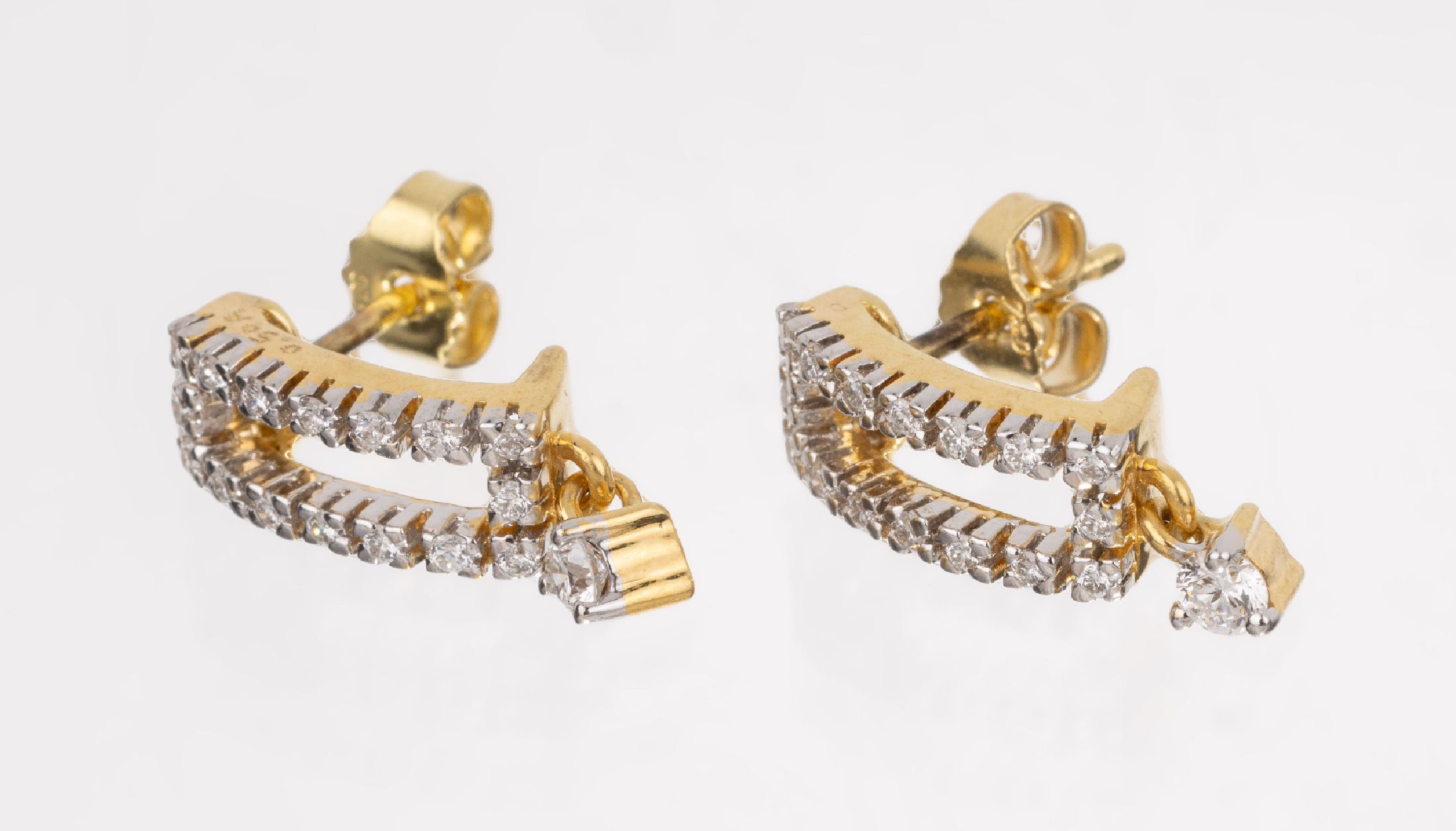 Paar 18 kt Gold Brillant-Ohrstecker, GG 750/000, 34 Brillanten, 2 beweglich Abhängungen, zus. ca. 0.56 ct Weiß/si, ca. 4.4 g