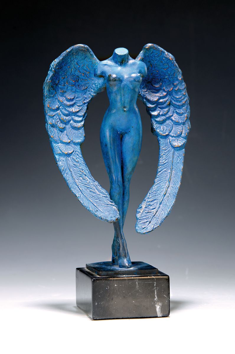 Georg Viktor, geb. 1953, Bronzeskulptur, weiblicher Torso mit Flügeln, Bronze blau gefasst, signiert und bez.: E.A., Marmorsockel, Gesamth. ca. ...